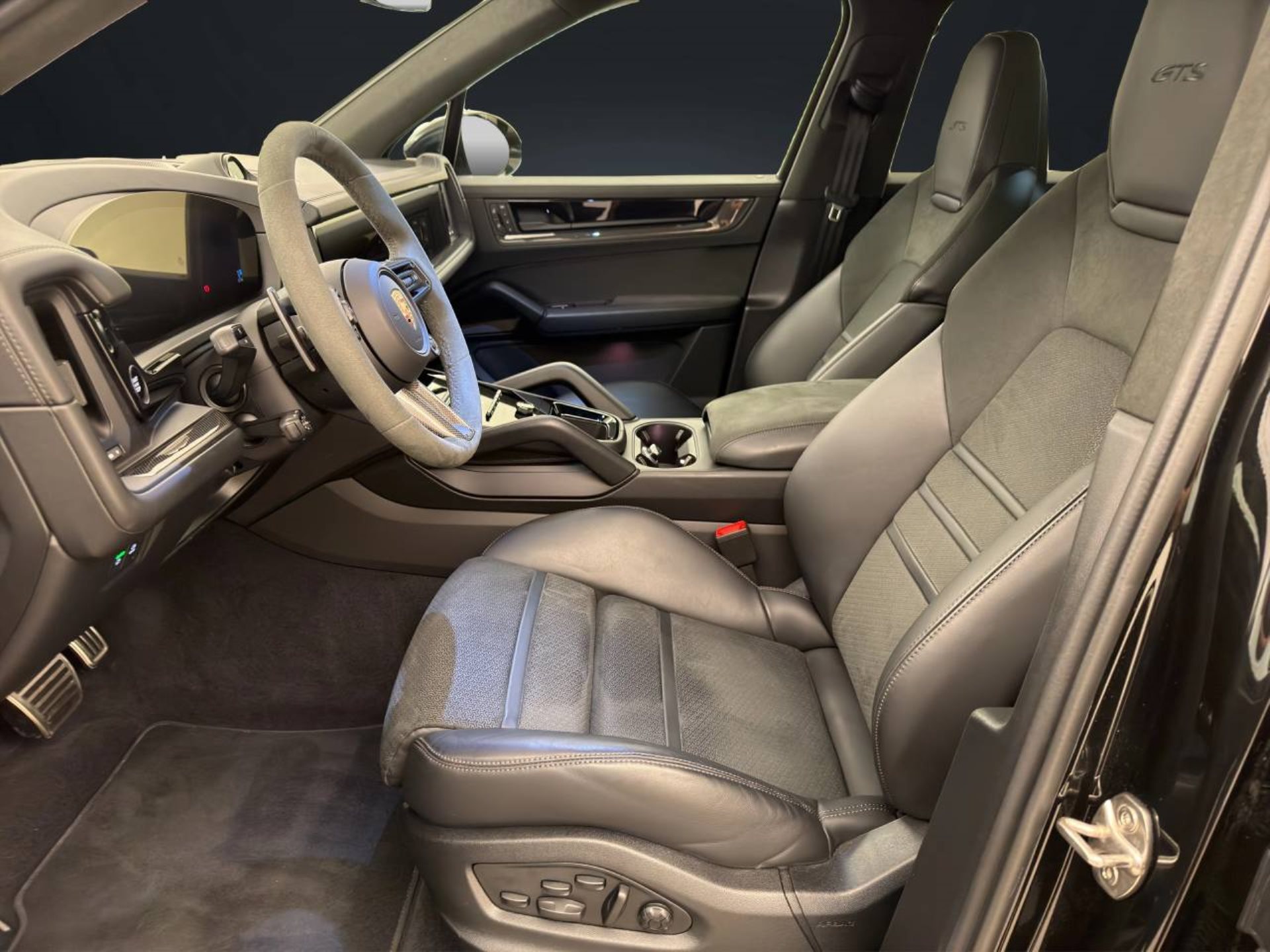 PORSCHE Cayenne GTS-image-4