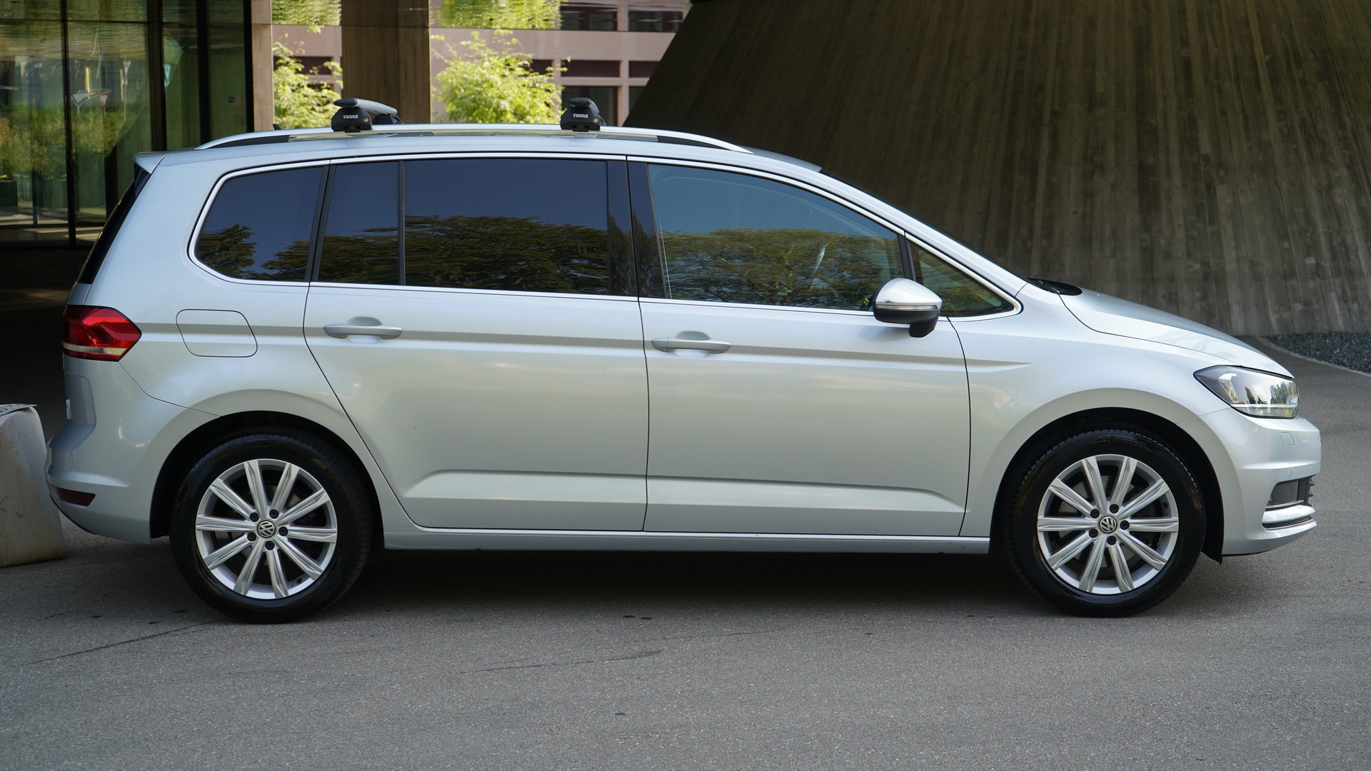 VW Touran 1.4 TSI BlueMotion Technology Trendline DSG-image-3