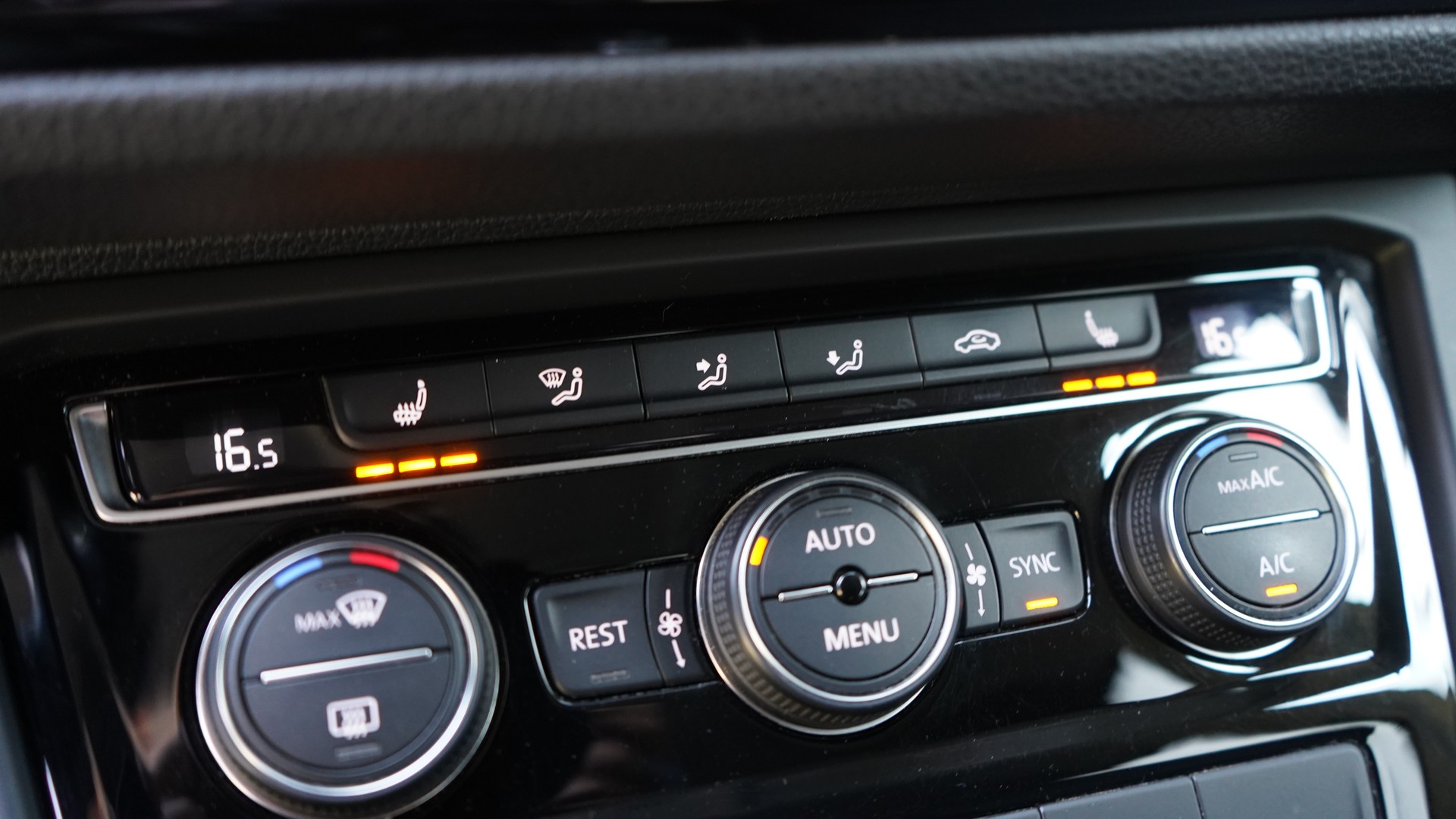 VW Touran 1.4 TSI BlueMotion Technology Trendline DSG-image-10