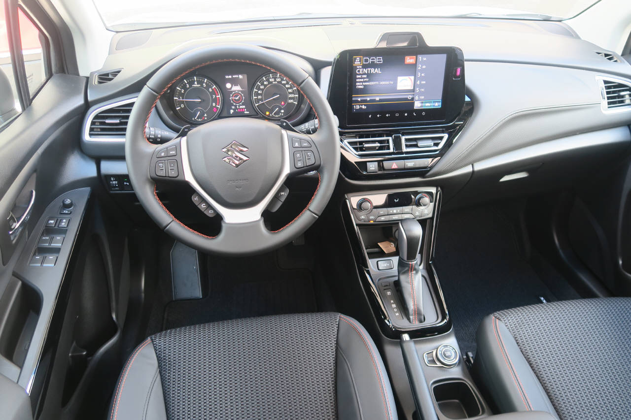 SUZUKI S-Cross 1.4 T Black Edition Top Hybrid 4x4-image-5
