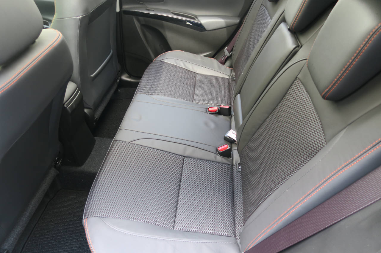 SUZUKI S-Cross 1.4 T Black Edition Top Hybrid 4x4-image-14