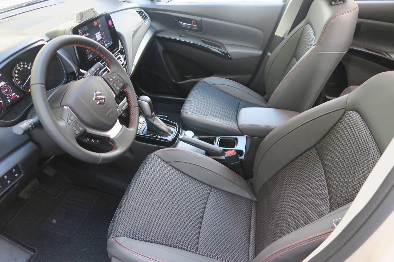 SUZUKI S-Cross 1.4 T Black Edition Top Hybrid 4x4-image-4