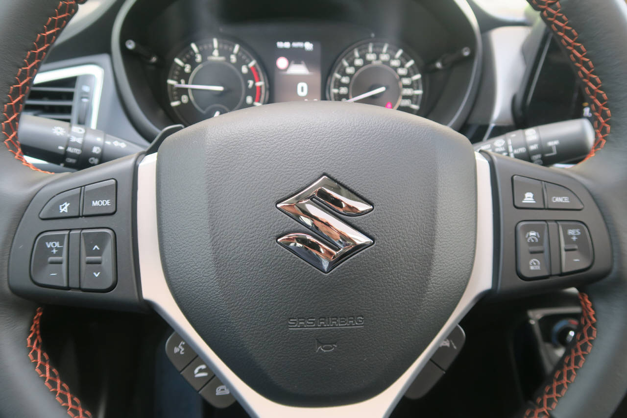 SUZUKI S-Cross 1.4 T Black Edition Top Hybrid 4x4-image-6