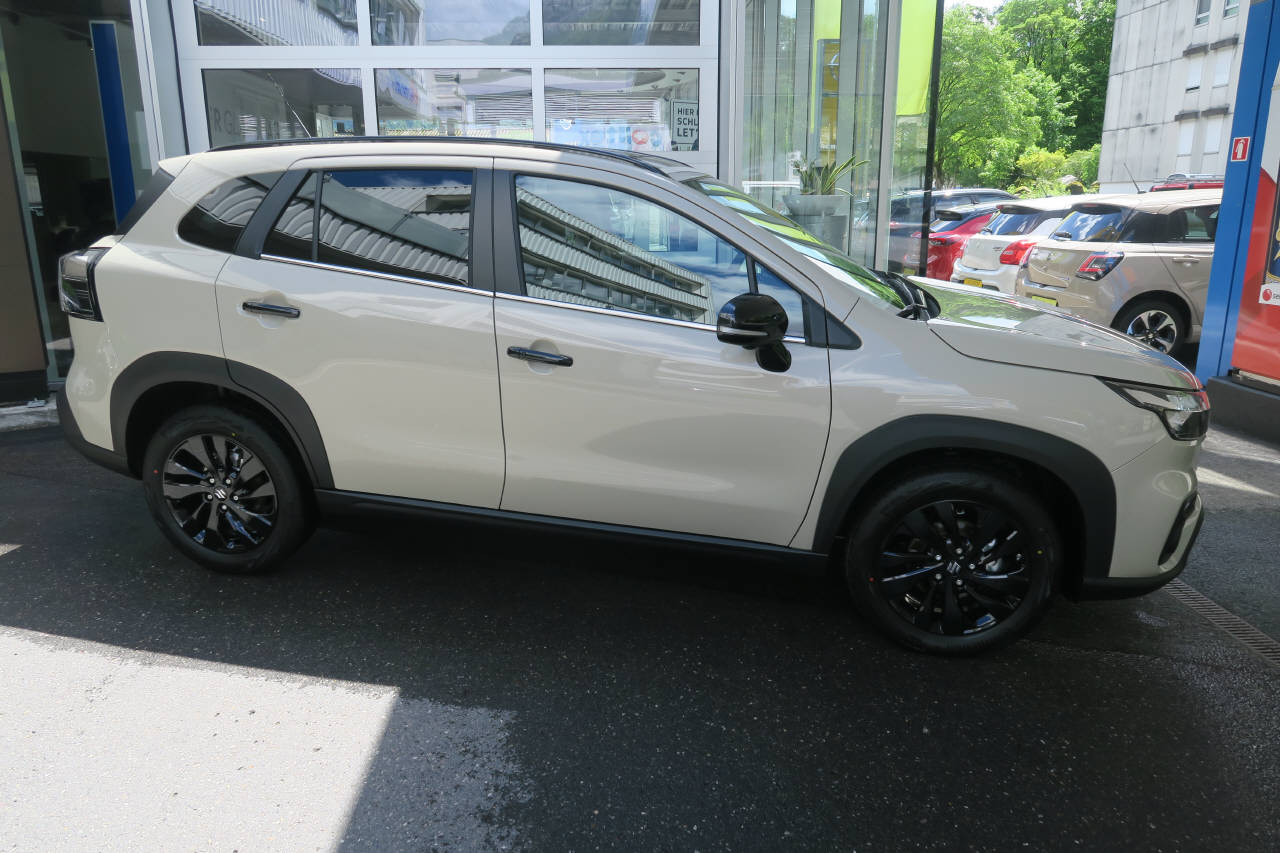 SUZUKI S-Cross 1.4 T Black Edition Top Hybrid 4x4-image-2
