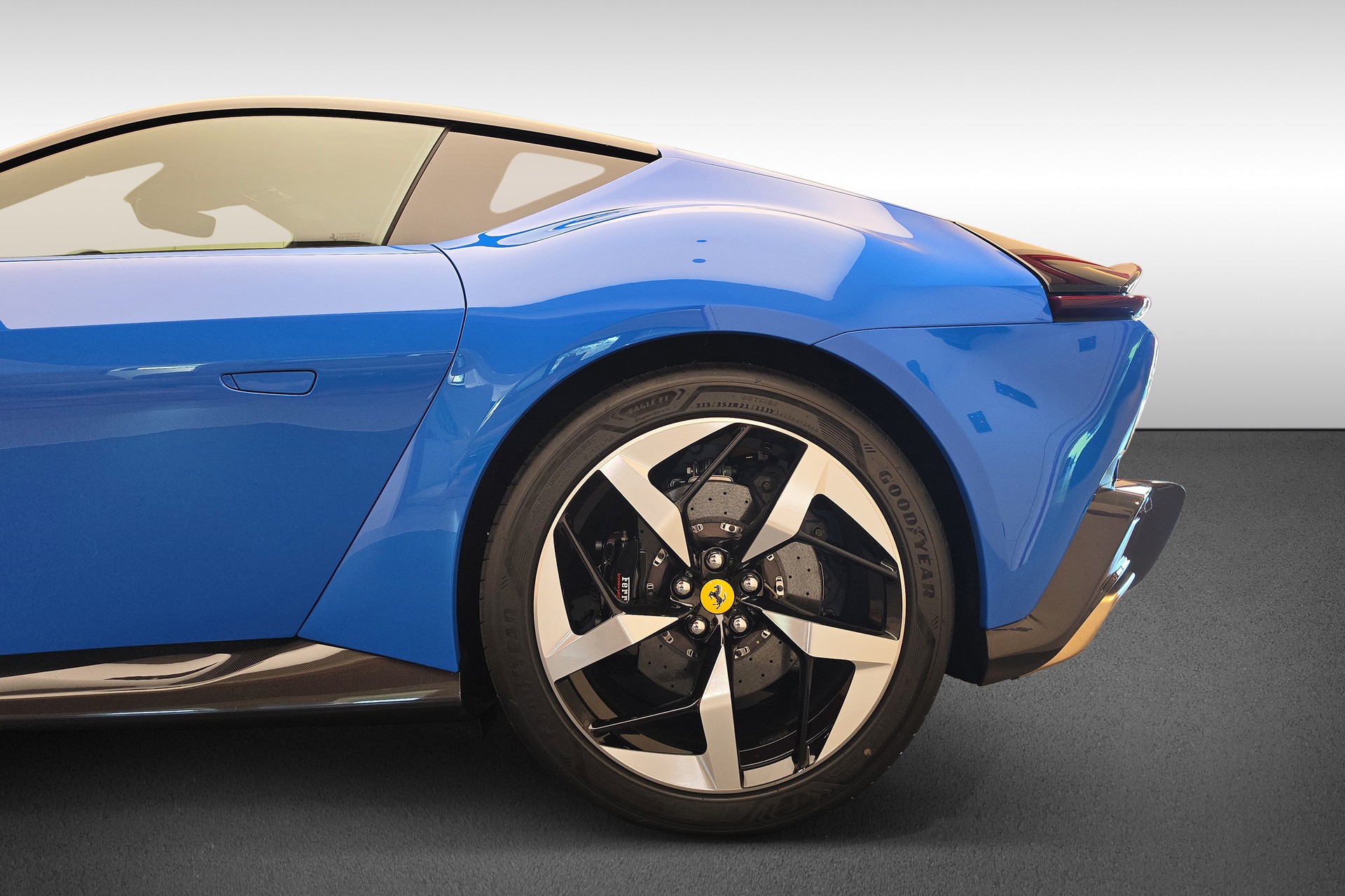 FERRARI 12 Cilindri-image-9