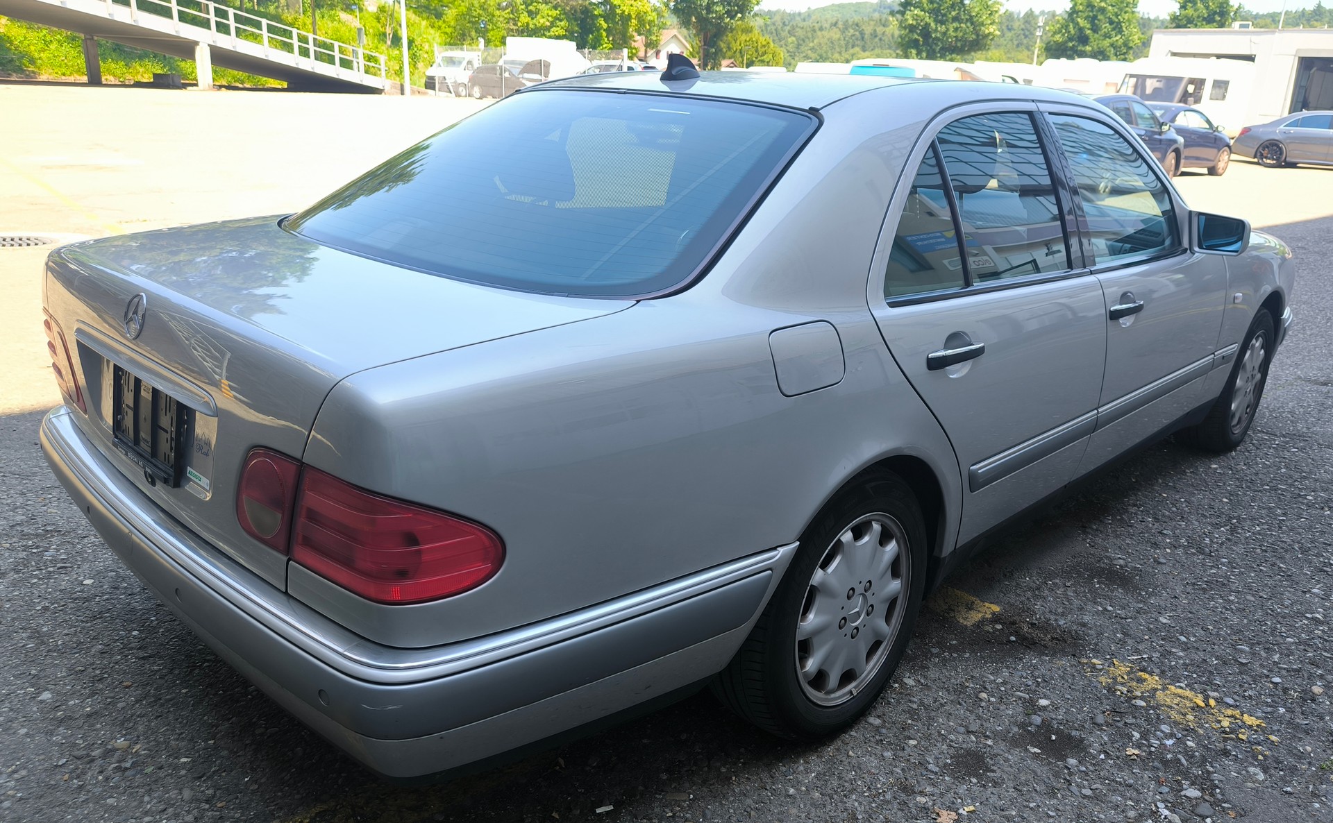 MERCEDES-BENZ E 320 Avantgarde 4-Matic Automatic-image-3