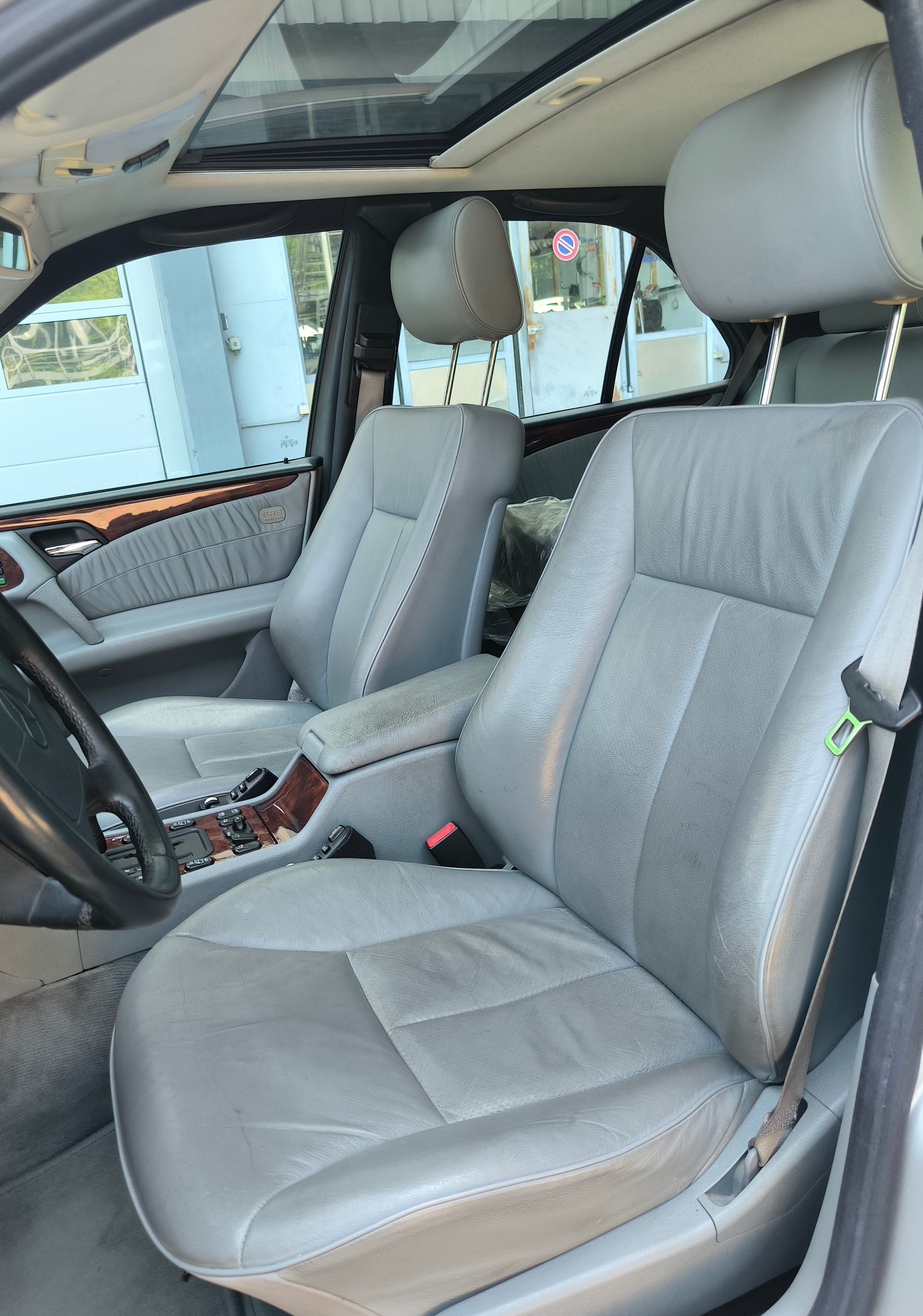 MERCEDES-BENZ E 320 Avantgarde 4-Matic Automatic-image-7