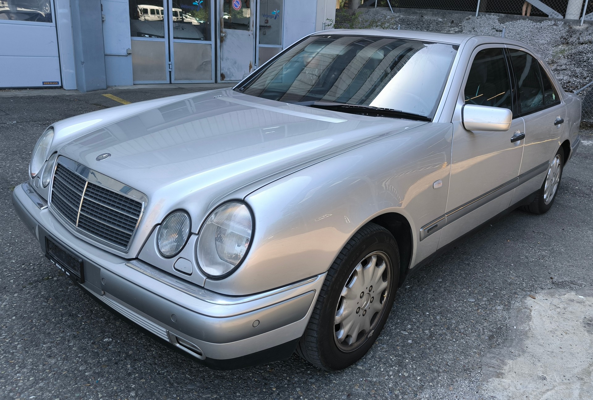 MERCEDES-BENZ E 320 Avantgarde 4-Matic Automatic-image-1