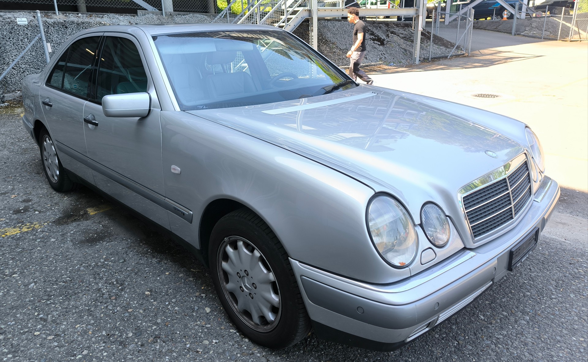 MERCEDES-BENZ E 320 Avantgarde 4-Matic Automatic-image-2