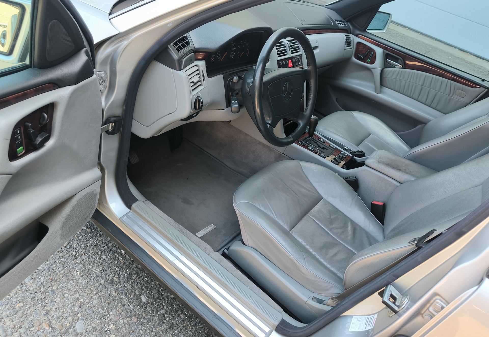 MERCEDES-BENZ E 320 Avantgarde 4-Matic Automatic-image-8