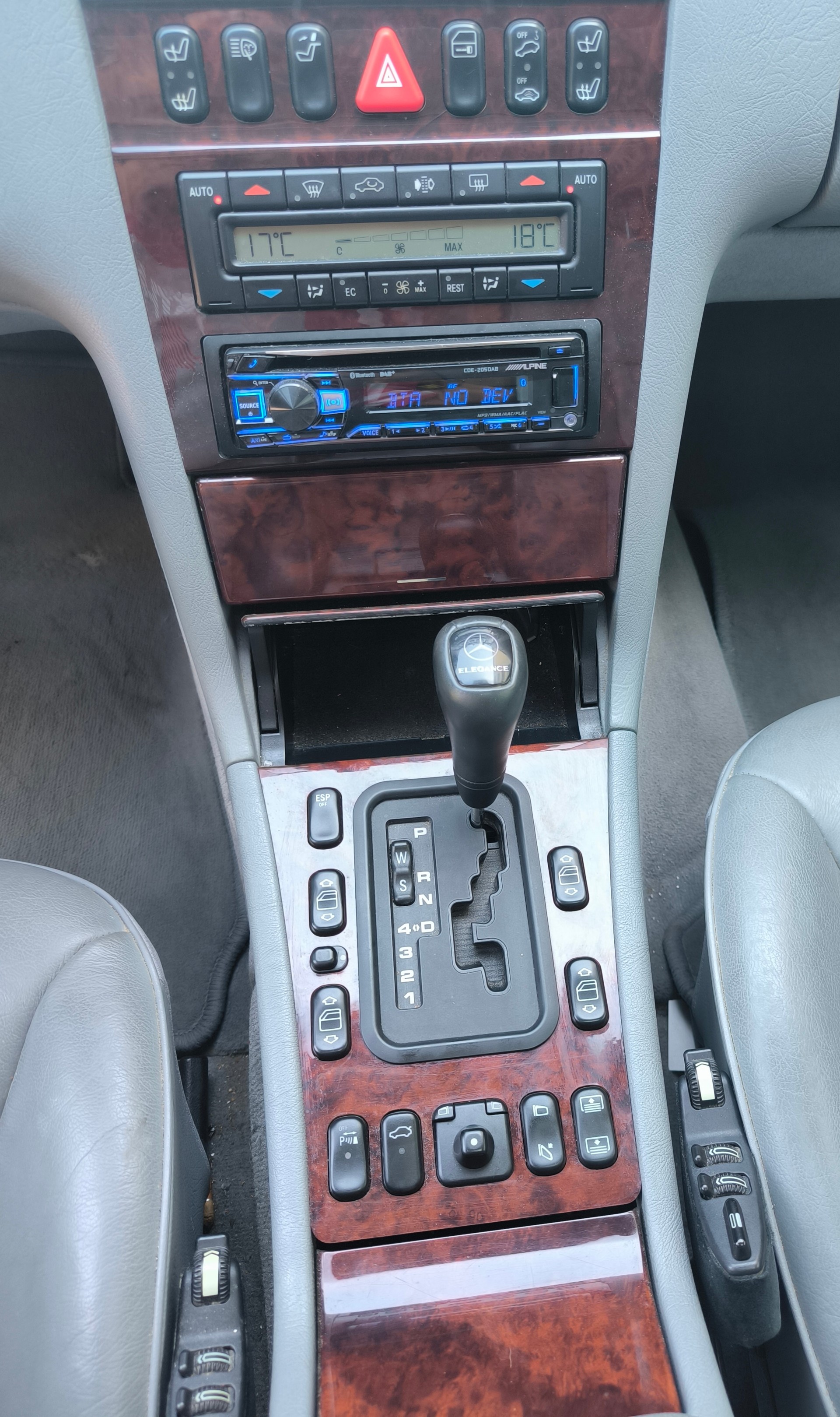 MERCEDES-BENZ E 320 Avantgarde 4-Matic Automatic-image-6