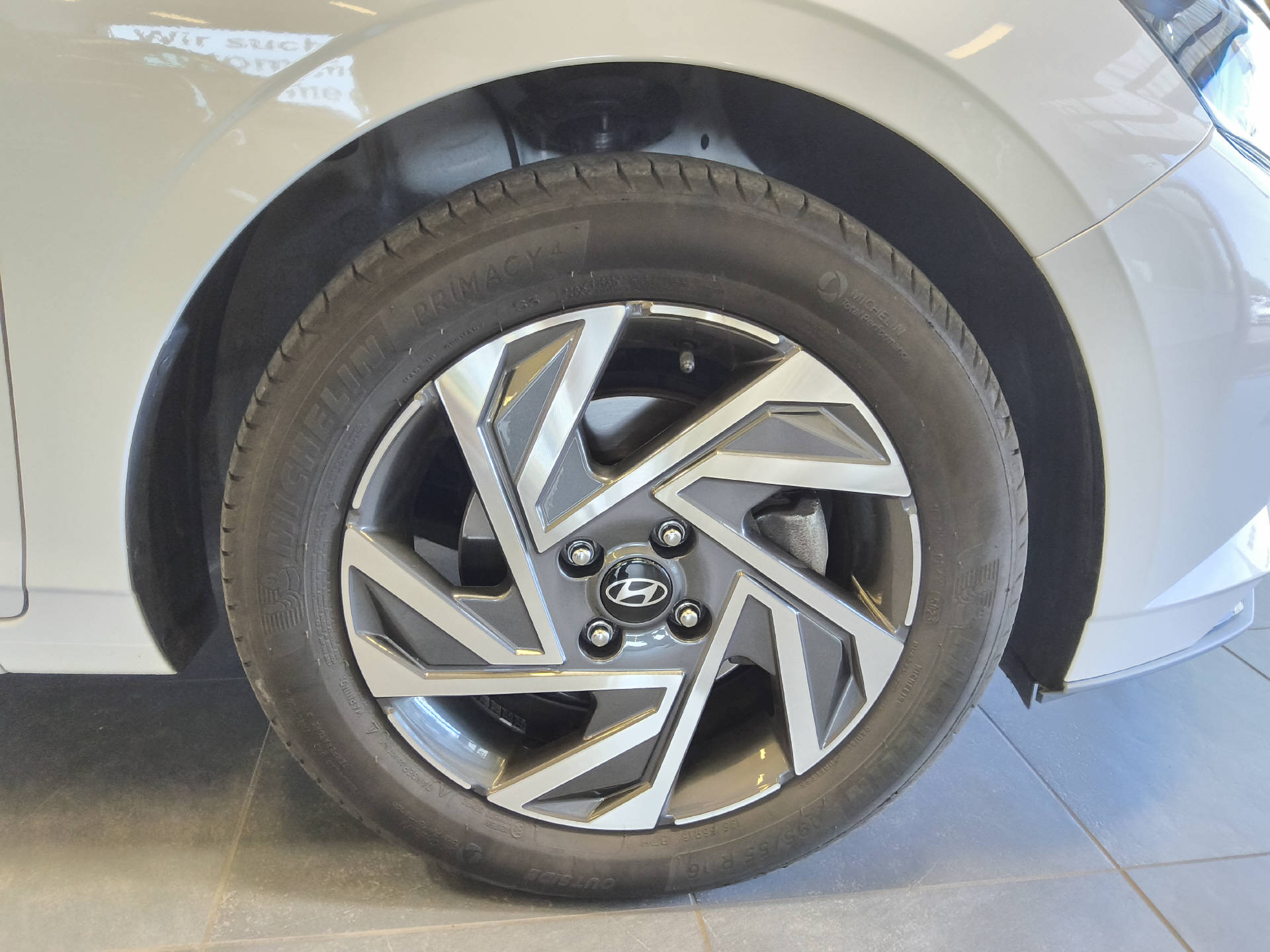 HYUNDAI i20 1.0 T-GDi Amplia-image-10