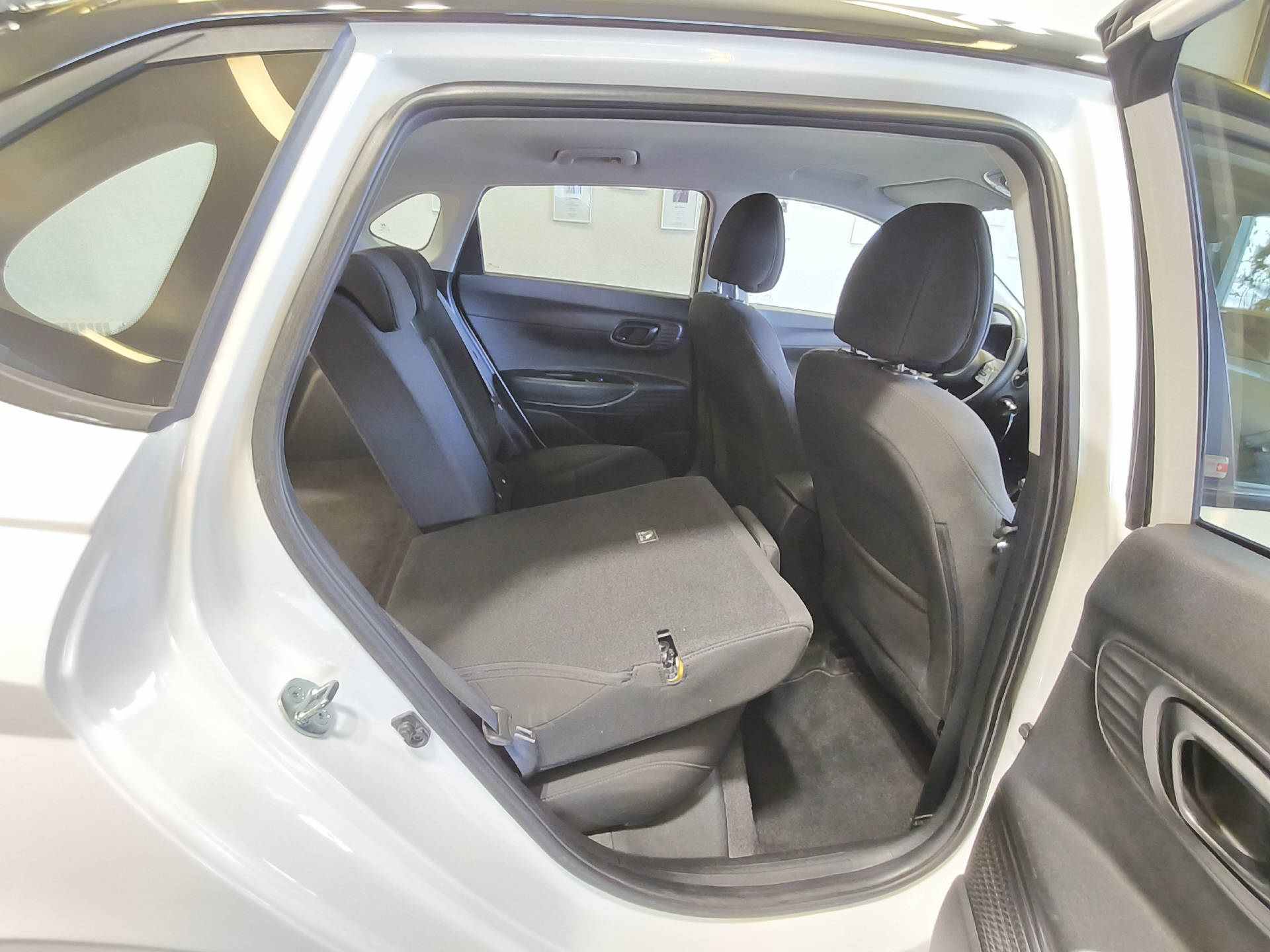HYUNDAI i20 1.0 T-GDi Amplia-image-12