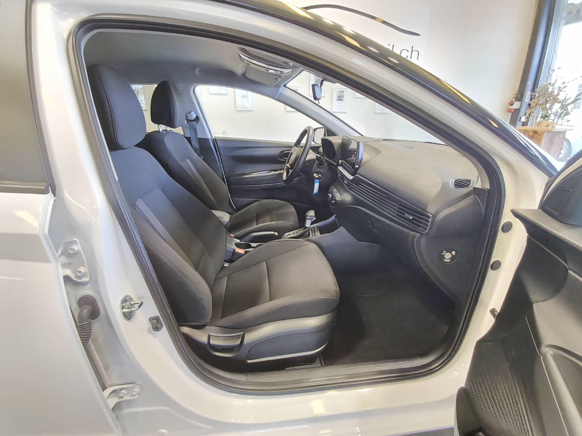 HYUNDAI i20 1.0 T-GDi Amplia-image-14