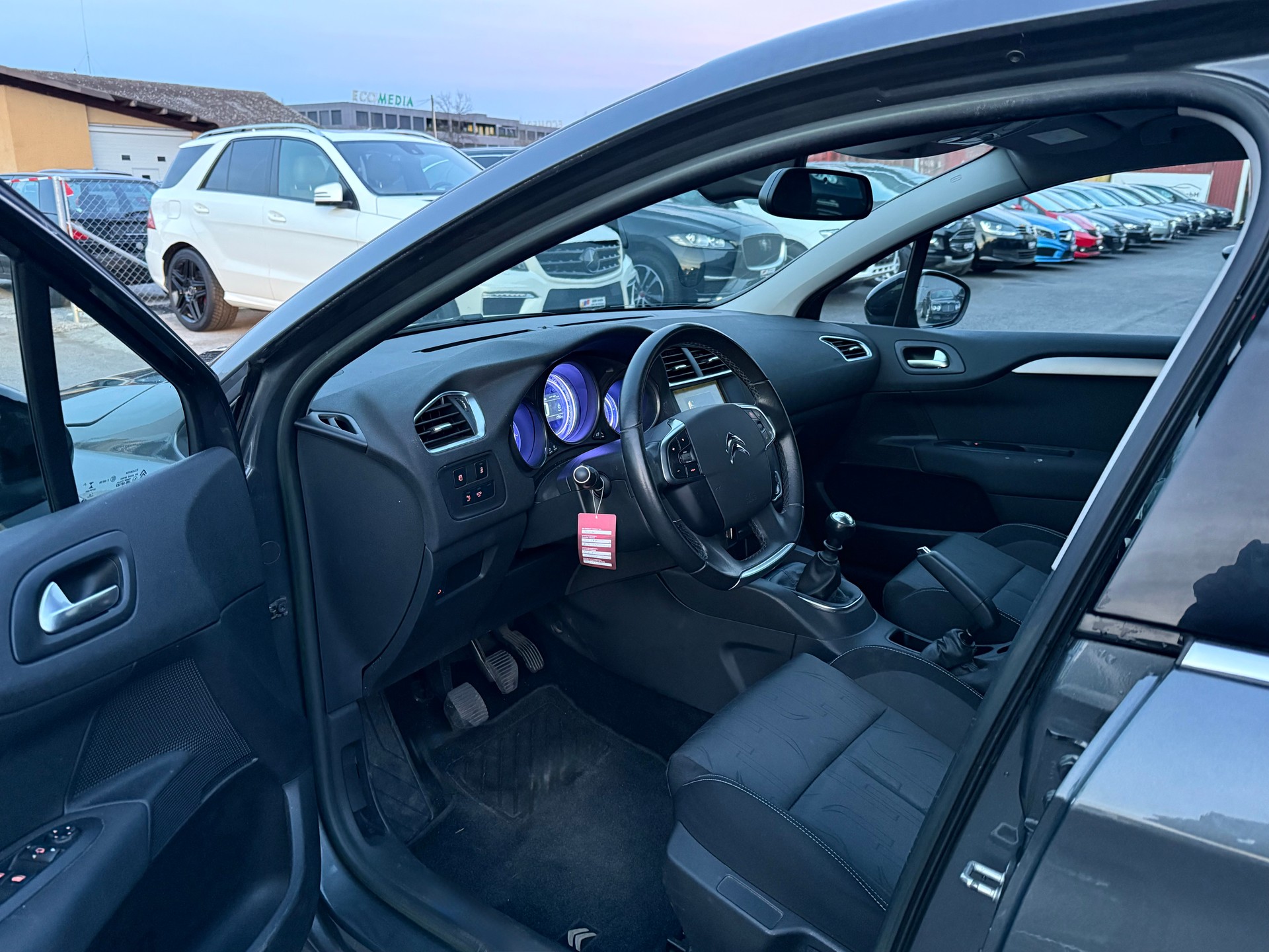 CITROEN C4 Berline 1.2 THP Black Top / Ab MFK 10.2025 / Zahnriemen & Kupplung ersetzt / Navi / PDC / Bluetooth / 8-fach bereift-image-10