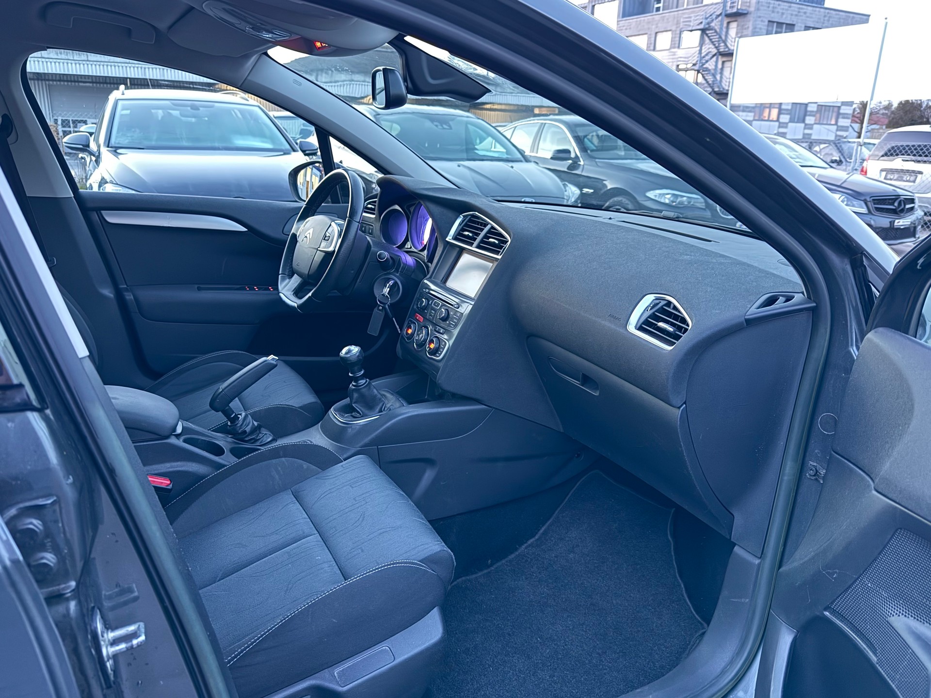 CITROEN C4 Berline 1.2 THP Black Top / Ab MFK 10.2025 / Zahnriemen & Kupplung ersetzt / Navi / PDC / Bluetooth / 8-fach bereift-image-7