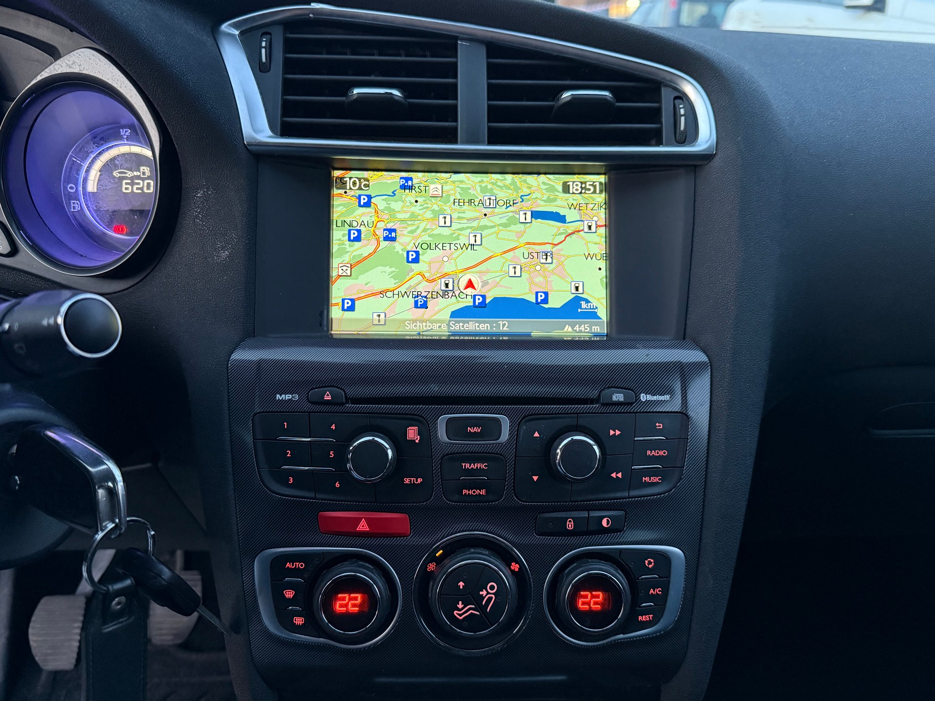 CITROEN C4 Berline 1.2 THP Black Top / Ab MFK 10.2025 / Zahnriemen & Kupplung ersetzt / Navi / PDC / Bluetooth / 8-fach bereift-image-9