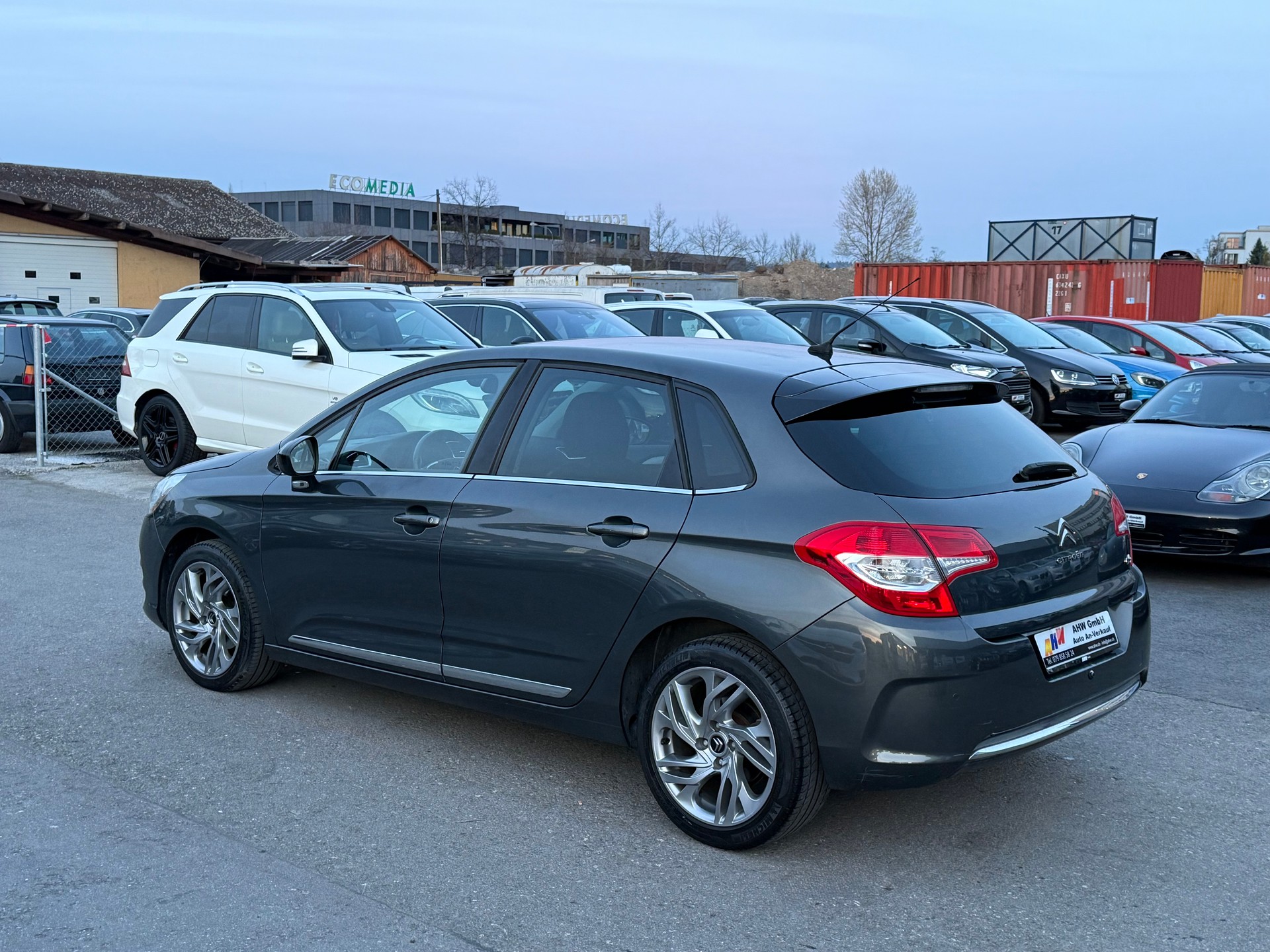 CITROEN C4 Berline 1.2 THP Black Top / Ab MFK 10.2025 / Zahnriemen & Kupplung ersetzt / Navi / PDC / Bluetooth / 8-fach bereift-image-5