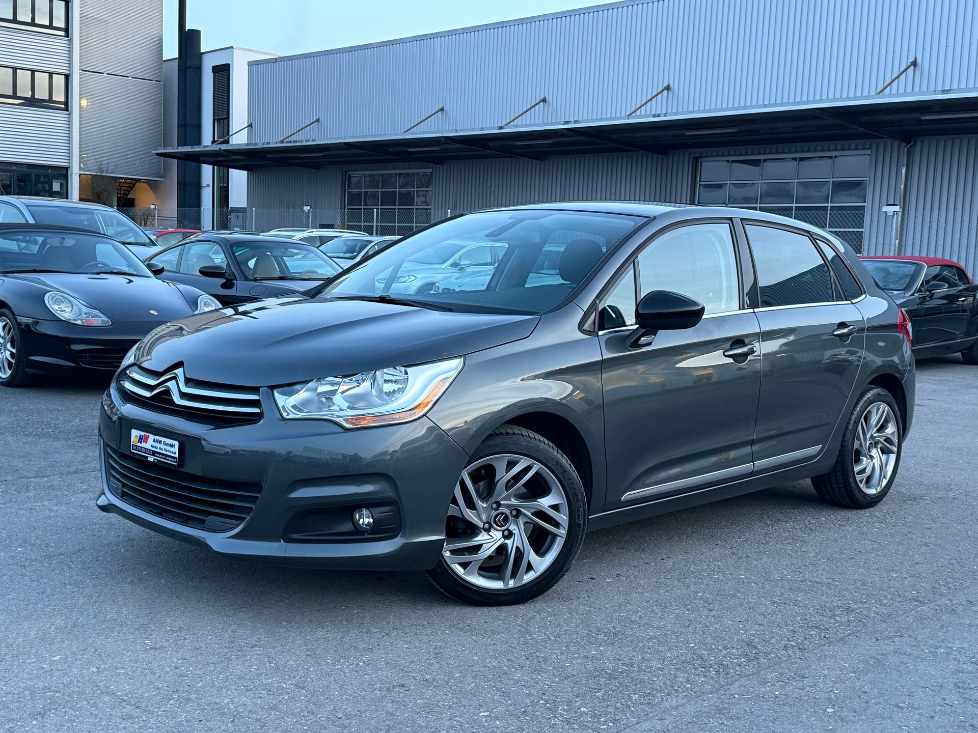 CITROEN C4 Berline 1.2 THP Black Top / Ab MFK 10.2025 / Zahnriemen & Kupplung ersetzt / Navi / PDC / Bluetooth / 8-fach bereift-image-0
