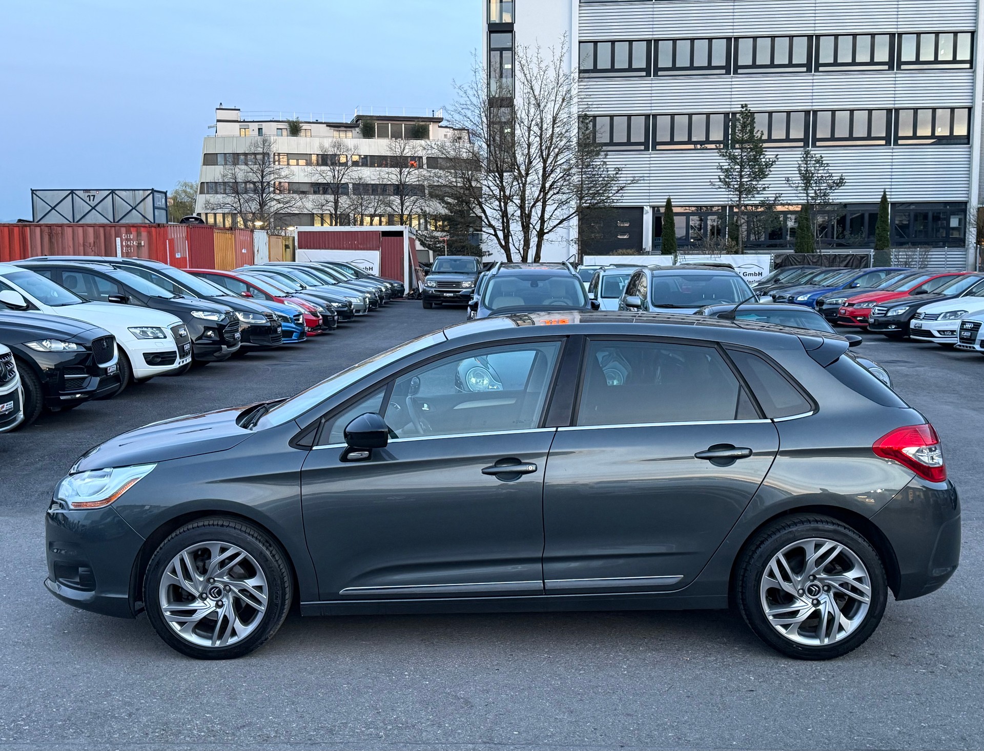 CITROEN C4 Berline 1.2 THP Black Top / Ab MFK 10.2025 / Zahnriemen & Kupplung ersetzt / Navi / PDC / Bluetooth / 8-fach bereift-image-6