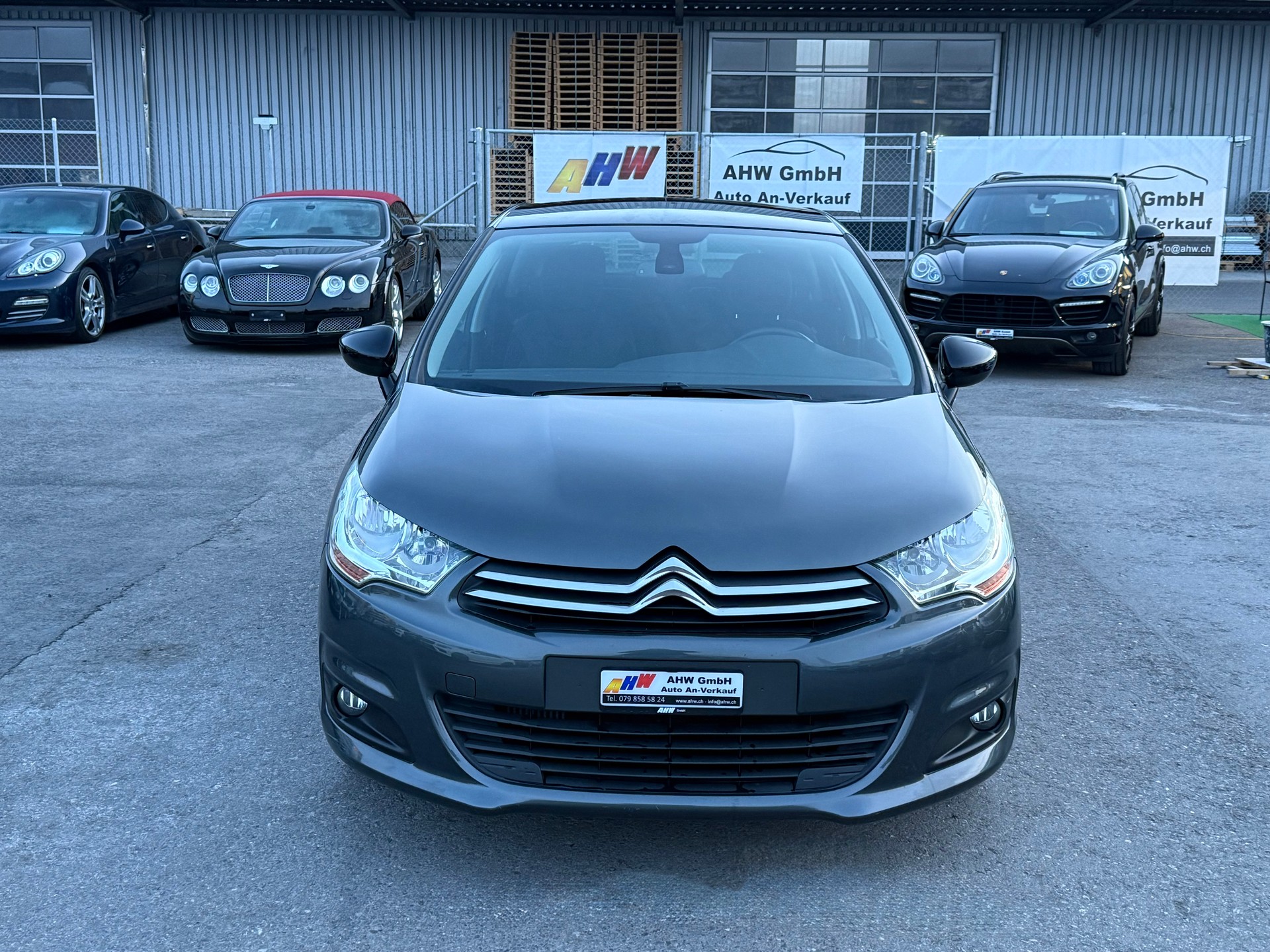 CITROEN C4 Berline 1.2 THP Black Top / Ab MFK 10.2025 / Zahnriemen & Kupplung ersetzt / Navi / PDC / Bluetooth / 8-fach bereift-image-1