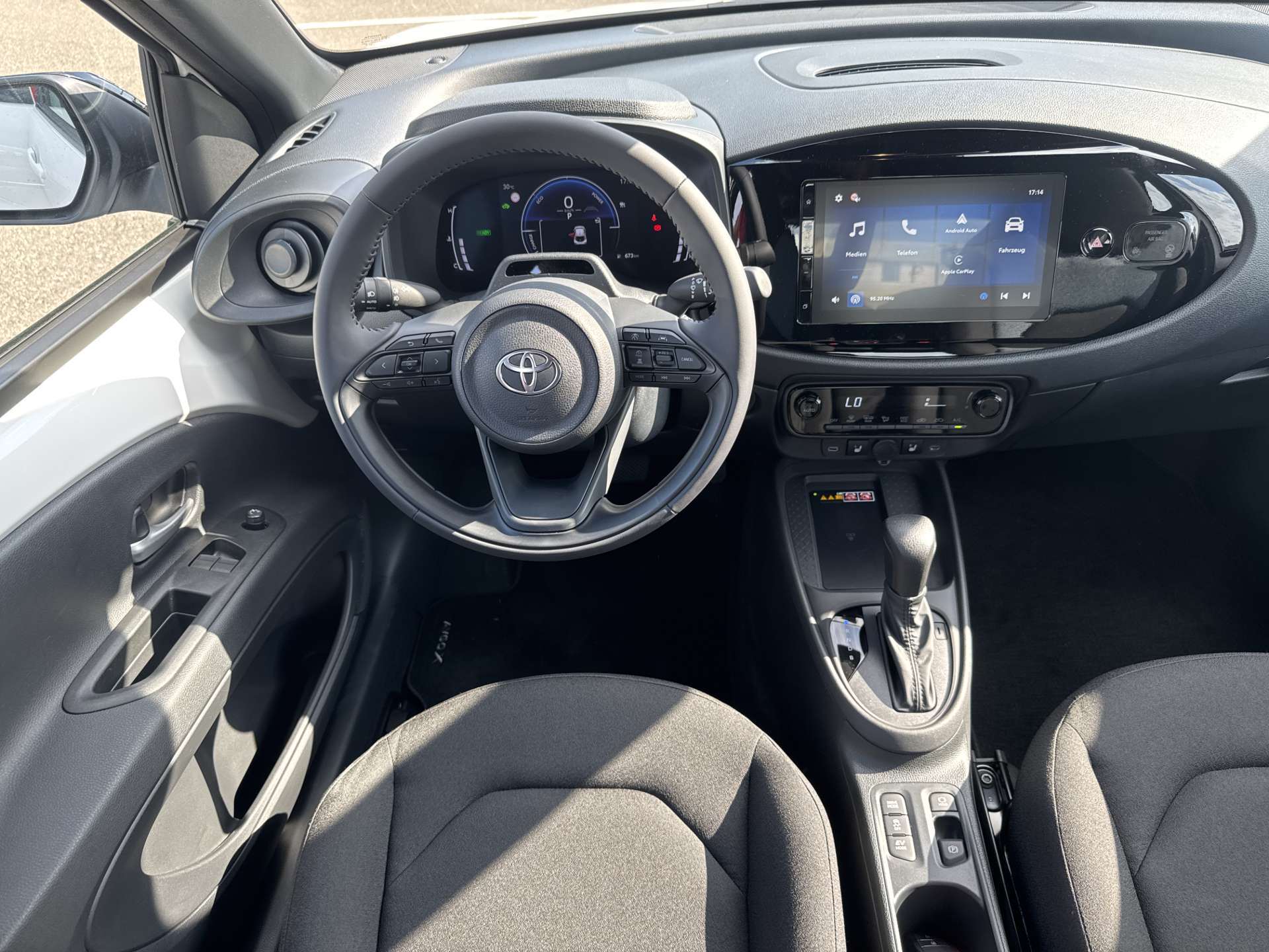 TOYOTA Aygo X 1.5 Comfort NEUES MODELL e-CVT Automat-image-4