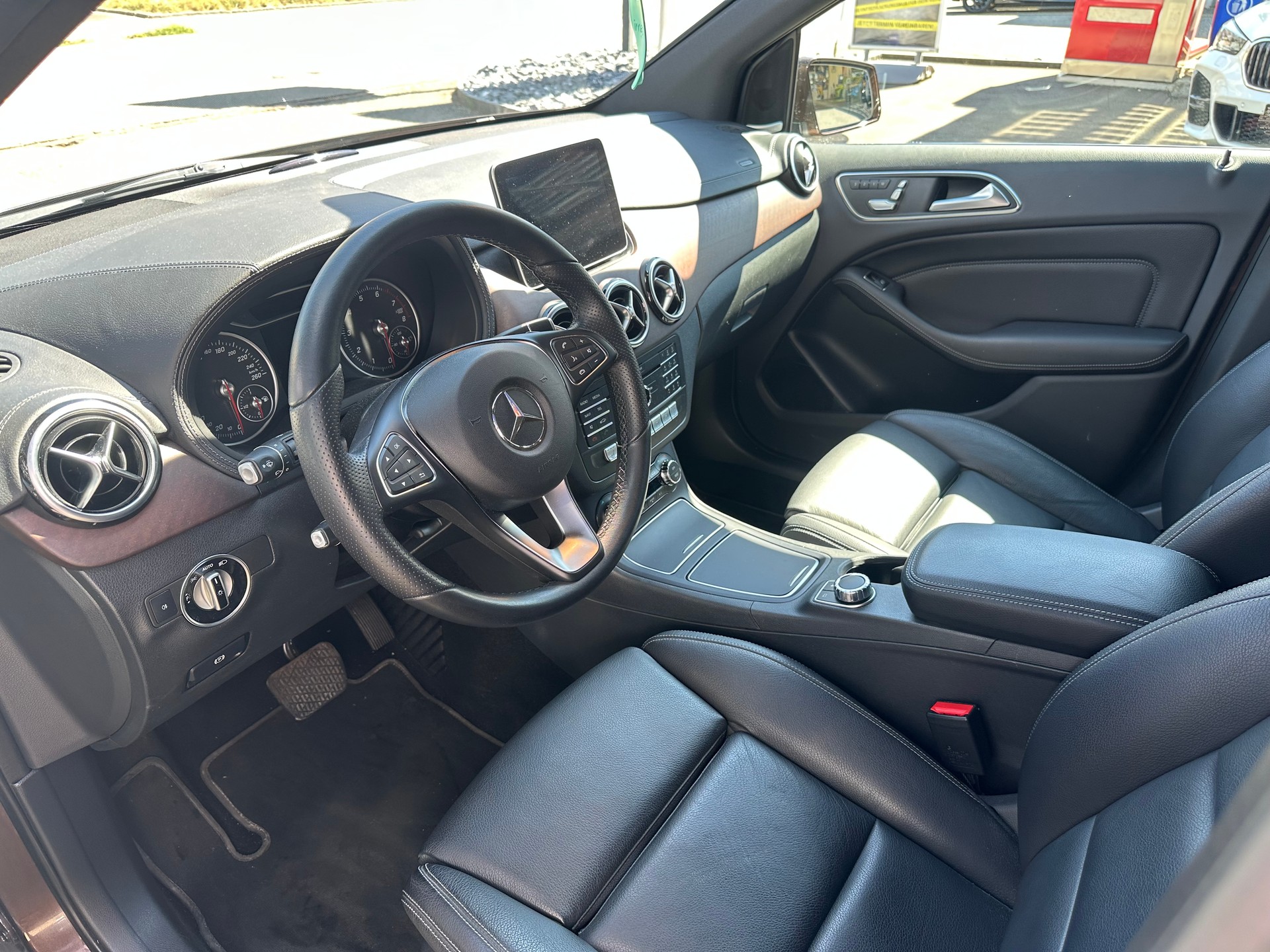 MERCEDES-BENZ B 250 AMG-Line 4Matic 7G-DCT-image-7