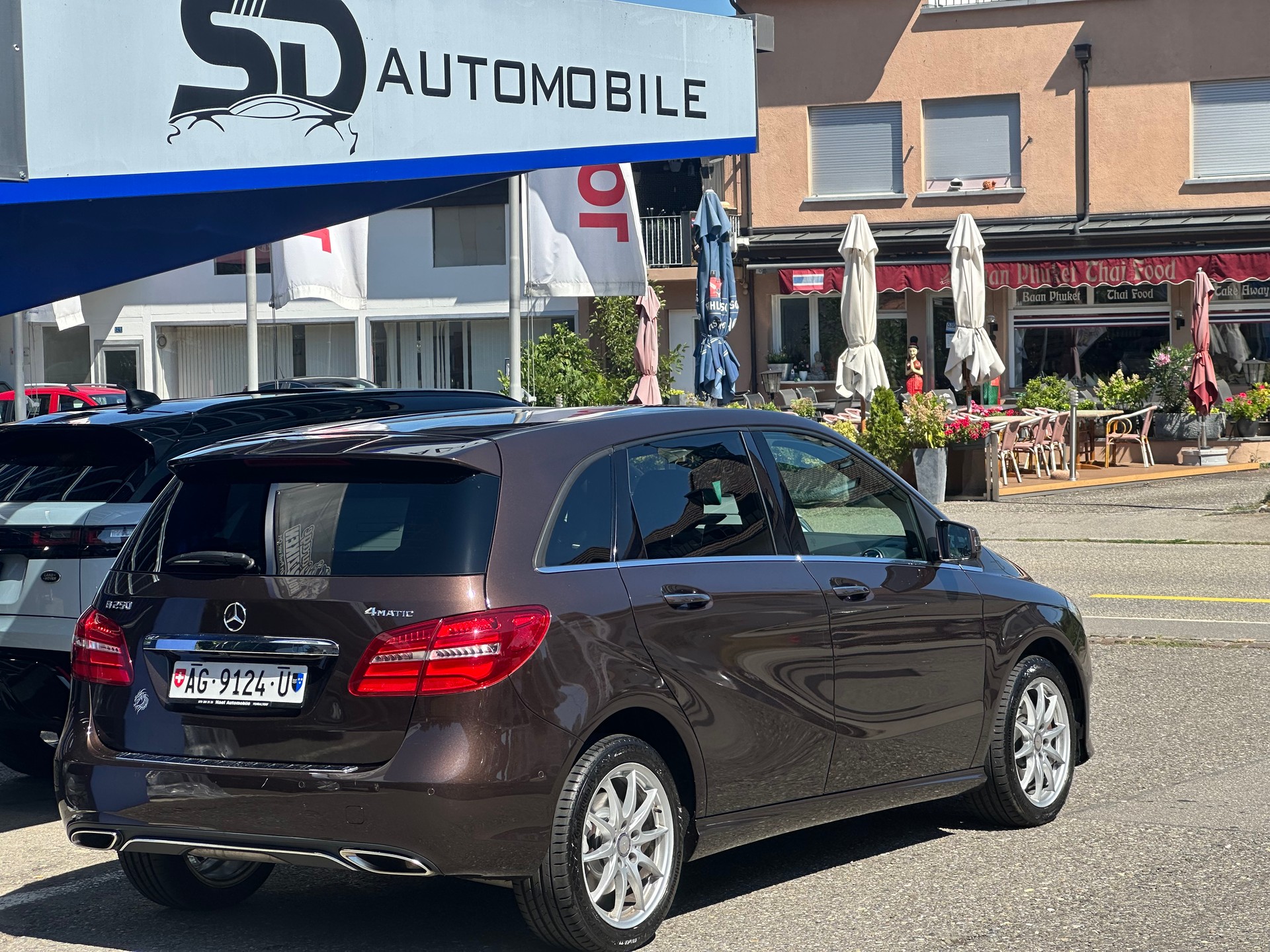 MERCEDES-BENZ B 250 AMG-Line 4Matic 7G-DCT-image-5