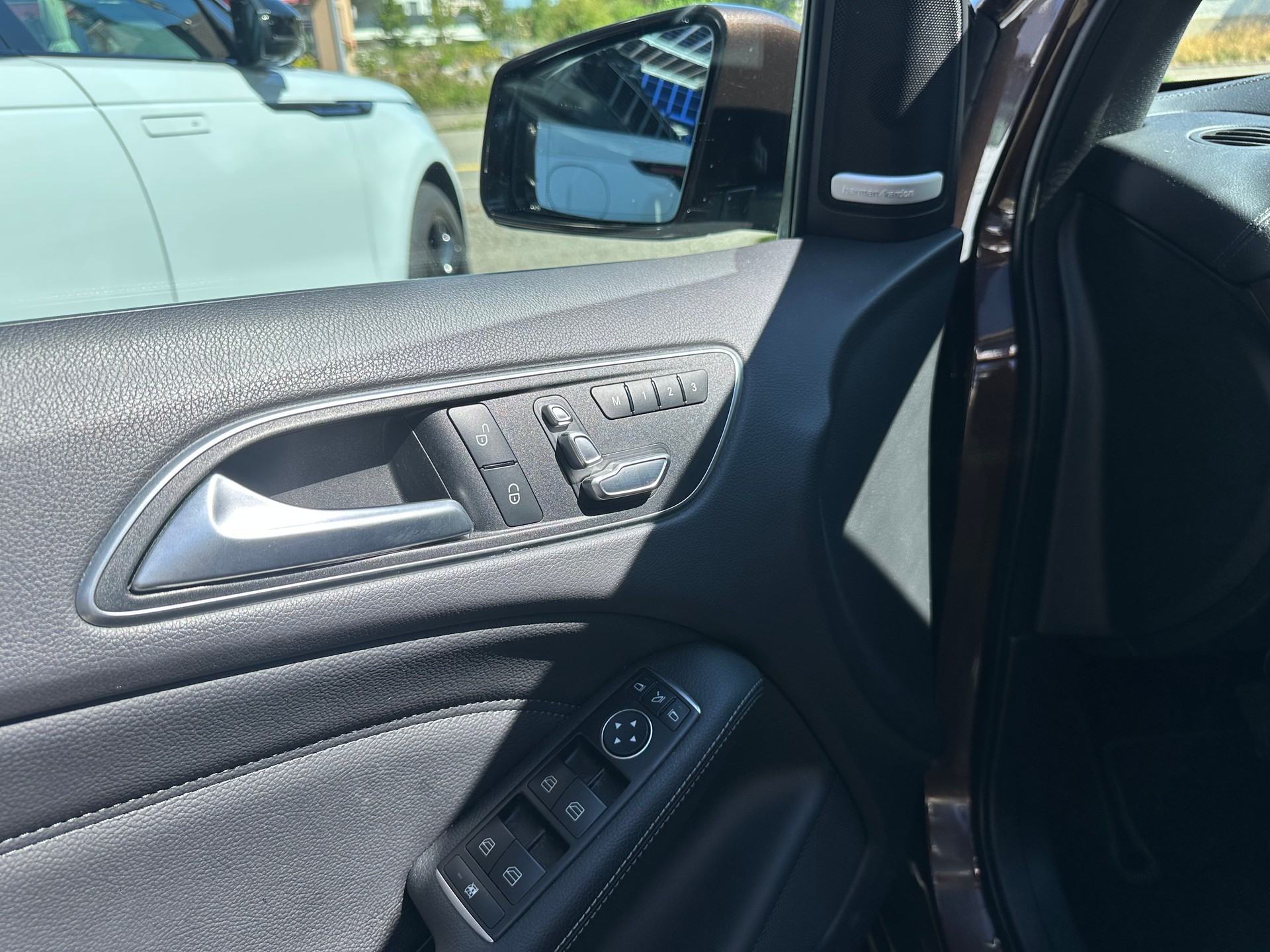 MERCEDES-BENZ B 250 AMG-Line 4Matic 7G-DCT-image-6