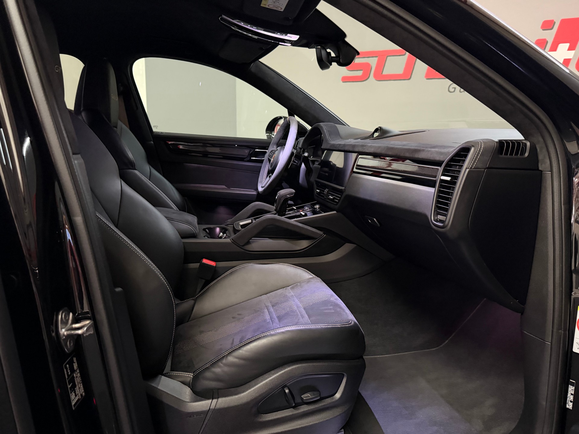 PORSCHE Cayenne Turbo GT incl. Approved-image-19