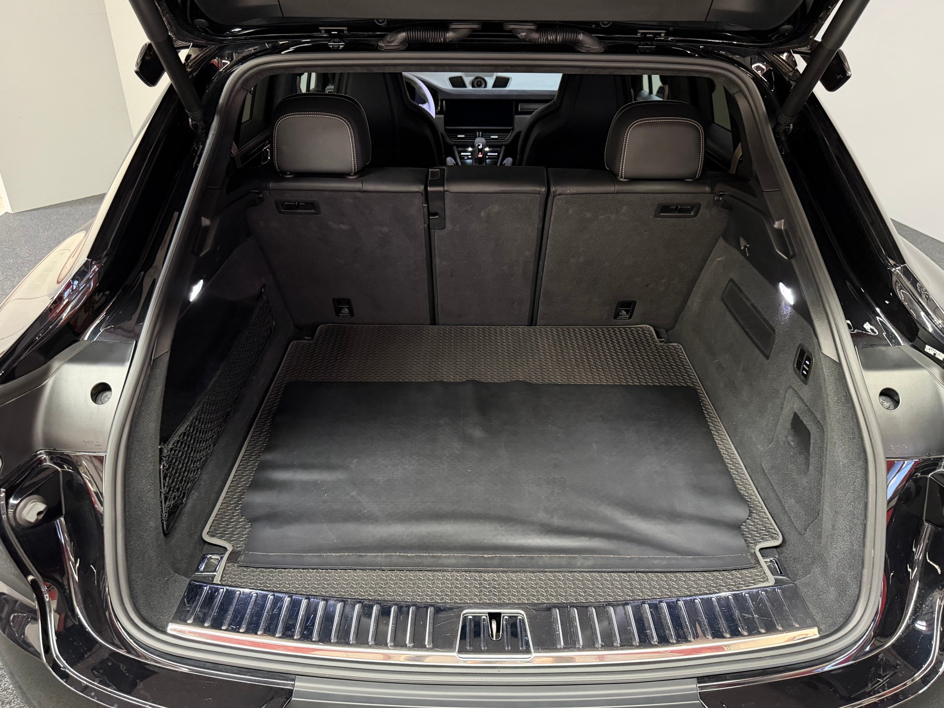 PORSCHE Cayenne Turbo GT incl. Approved-image-10