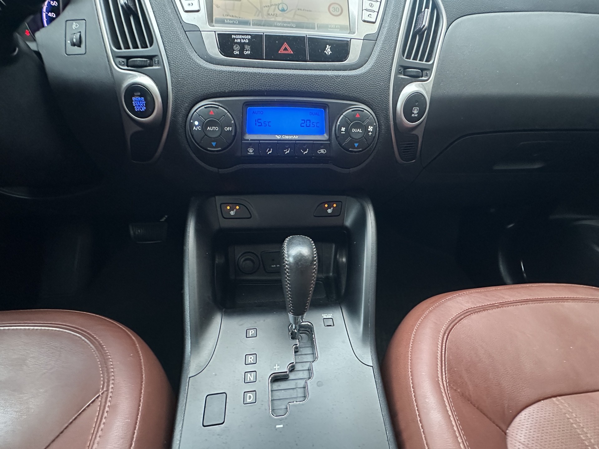 HYUNDAI iX 35 2.0 Premium 4WD Automatic-image-14