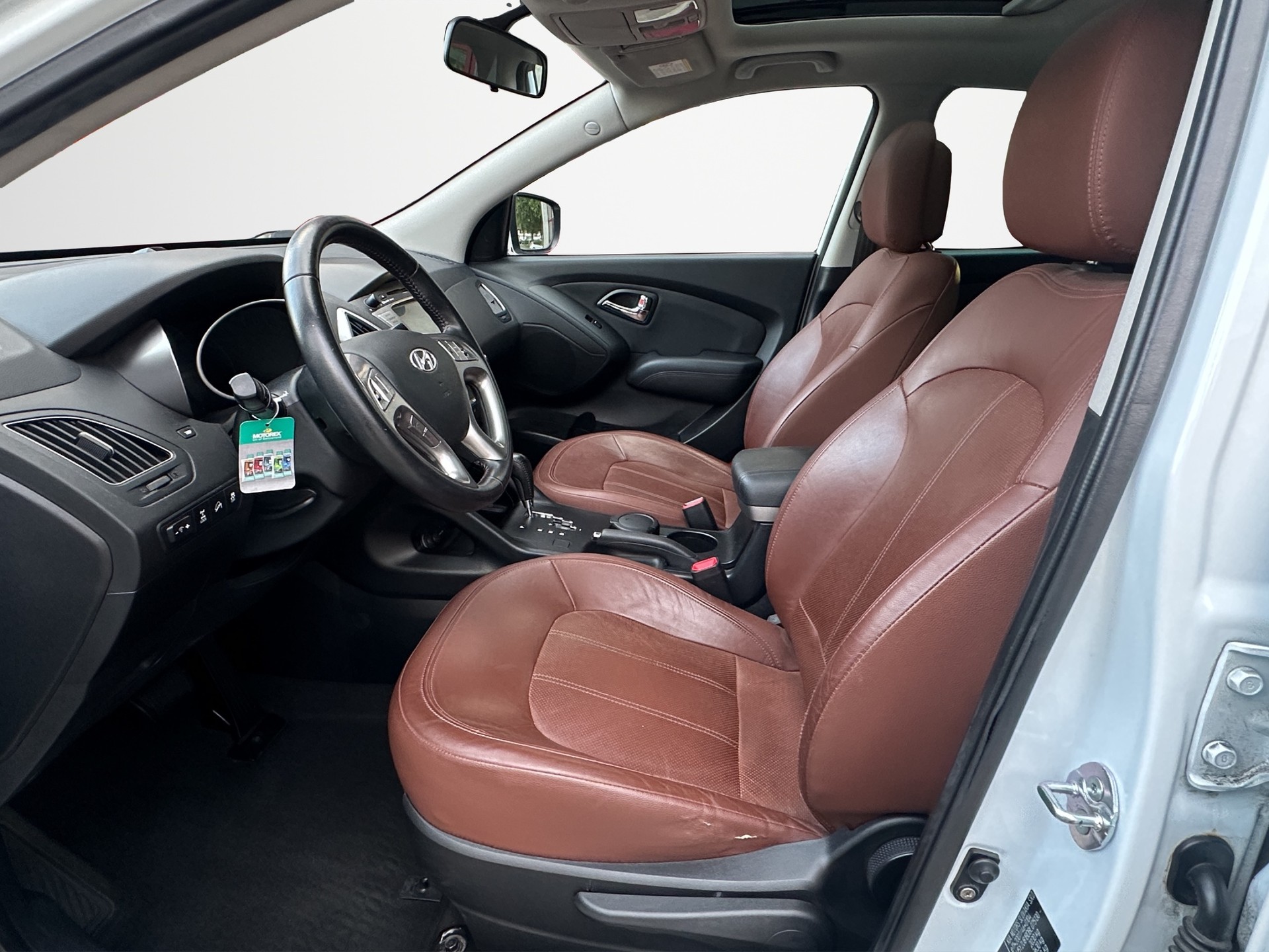 HYUNDAI iX 35 2.0 Premium 4WD Automatic-image-8