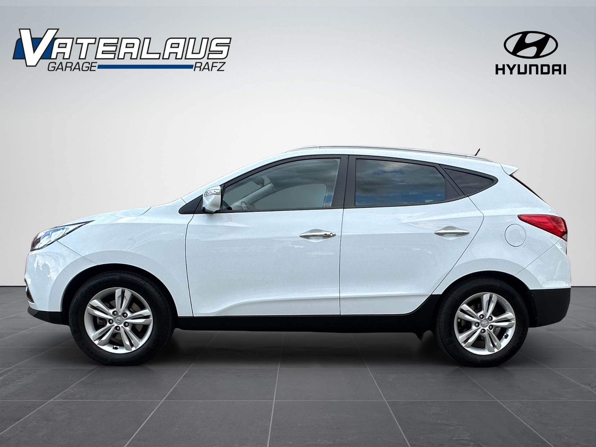 HYUNDAI iX 35 2.0 Premium 4WD Automatic-image-2