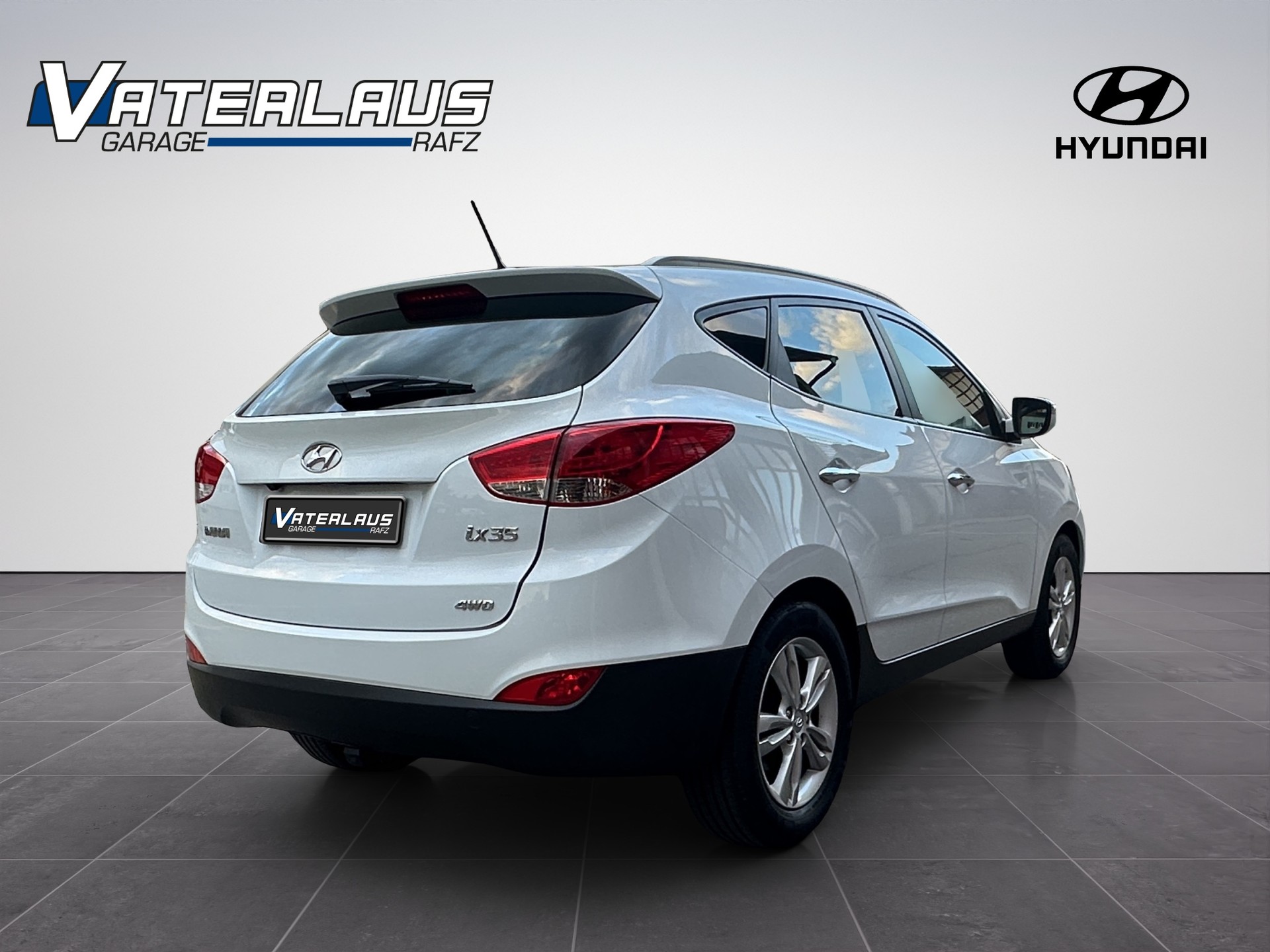 HYUNDAI iX 35 2.0 Premium 4WD Automatic-image-5