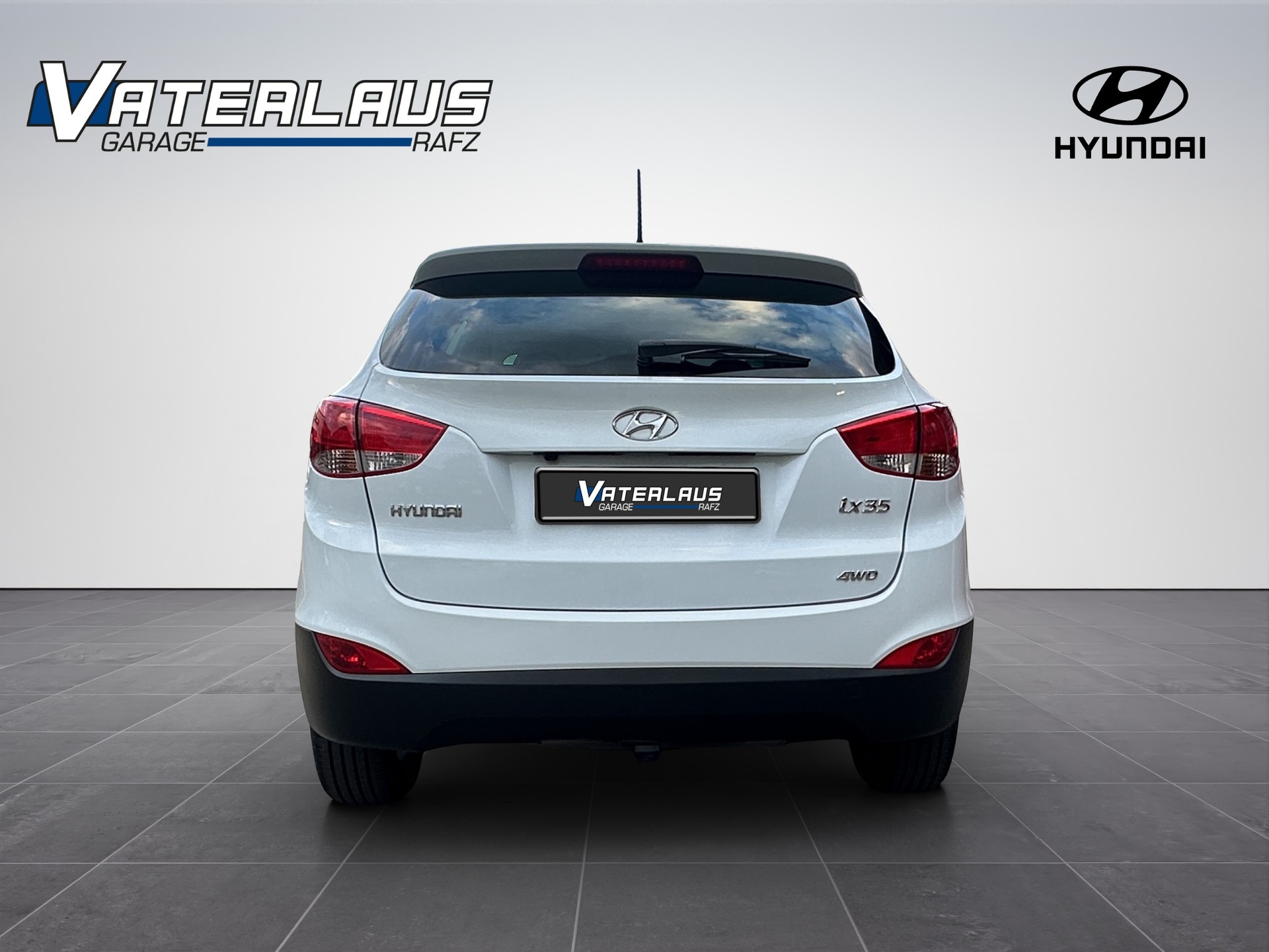 HYUNDAI iX 35 2.0 Premium 4WD Automatic-image-4