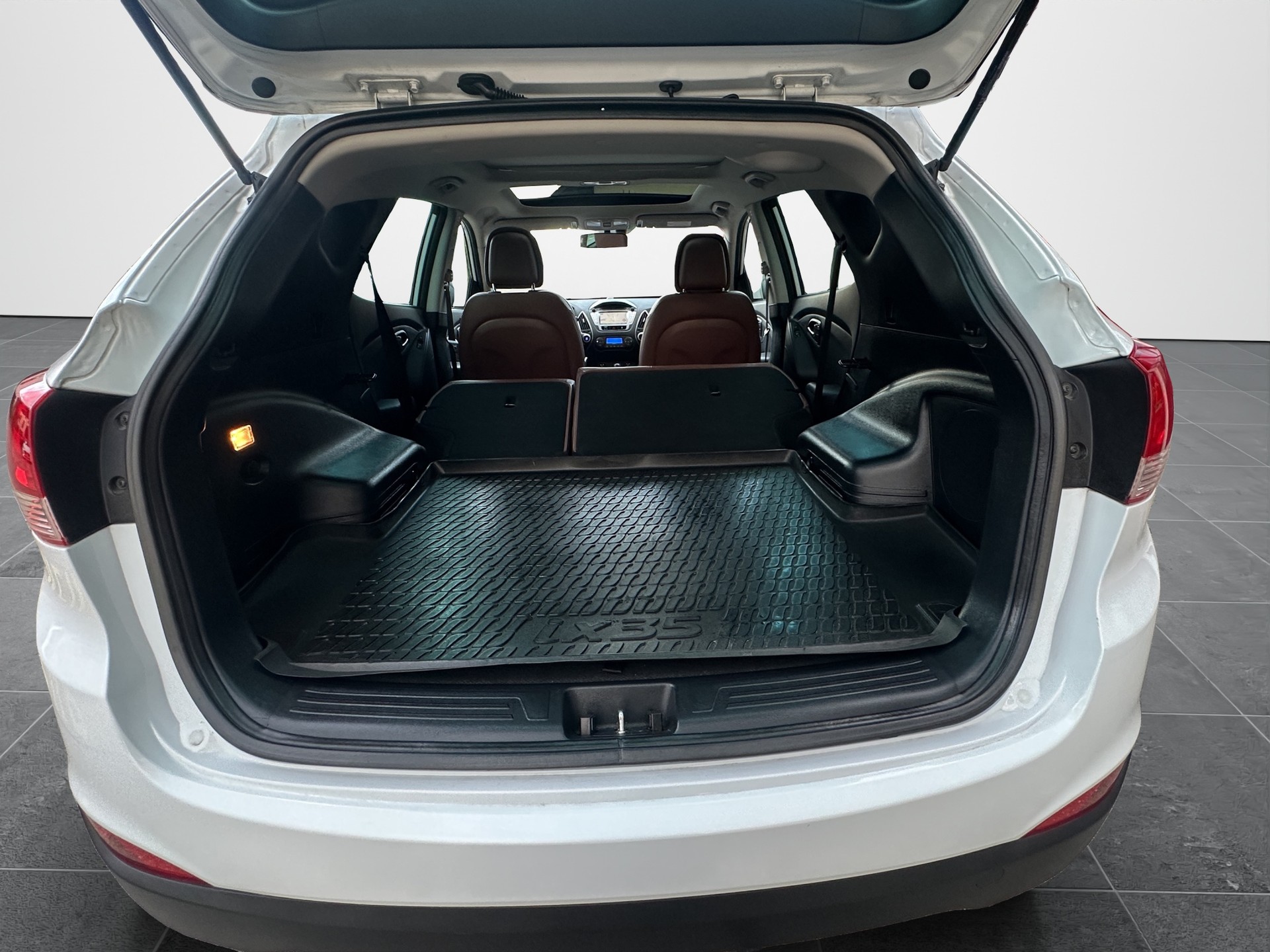 HYUNDAI iX 35 2.0 Premium 4WD Automatic-image-17