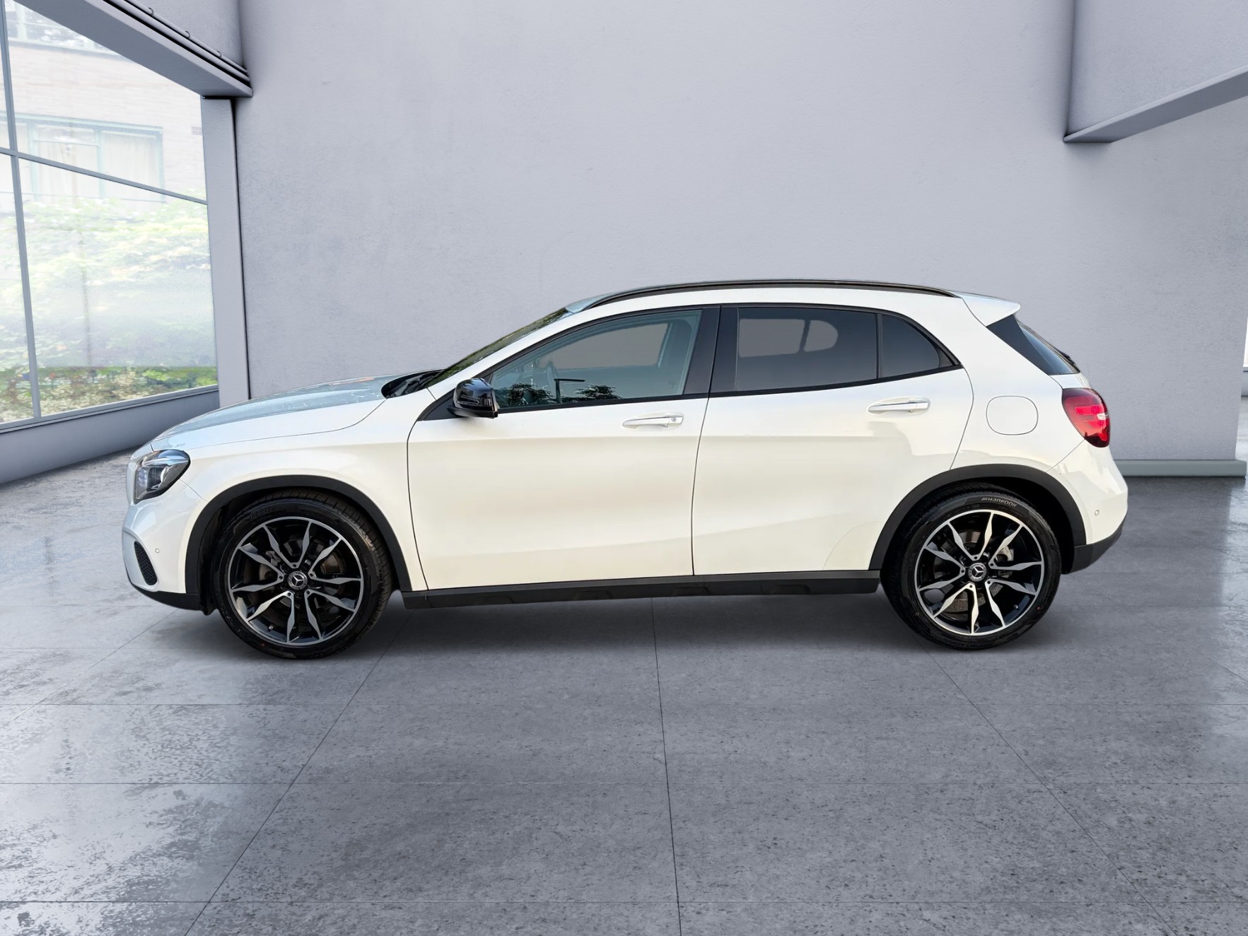 MERCEDES-BENZ GLA 200 Urban 7G-DCT-image-3