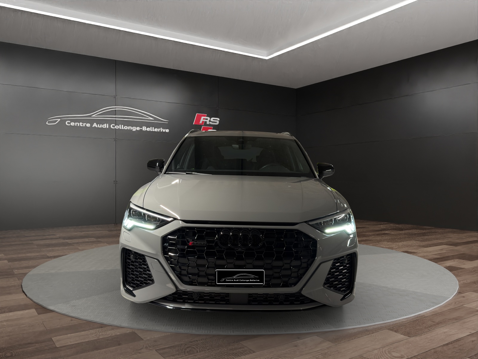 AUDI RS Q3 2.5 TFSI quattro S tronic-showroom-element-1