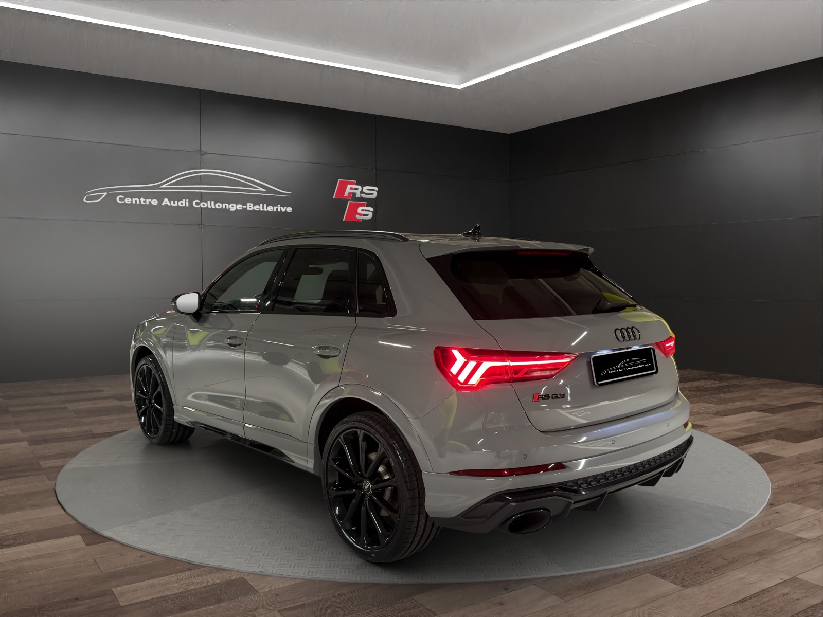 AUDI RS Q3 2.5 TFSI quattro S tronic-showroom-element-3