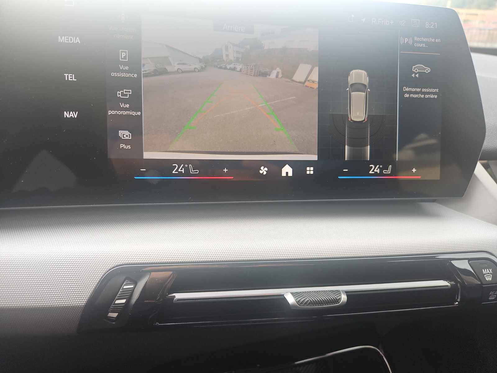 BMW X1 sDrive 18i-image-25