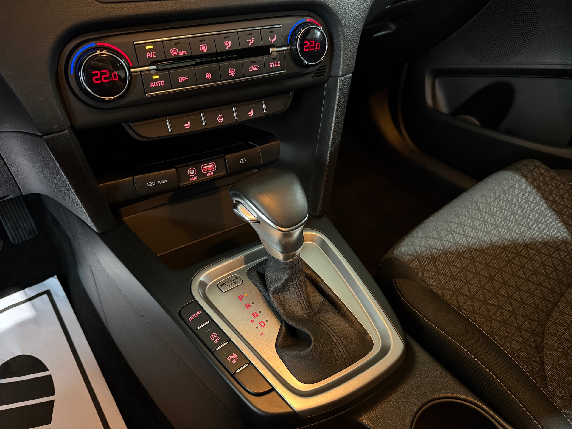 KIA Ceed 1.4 T-GDi Style DCT (CH)-image-10