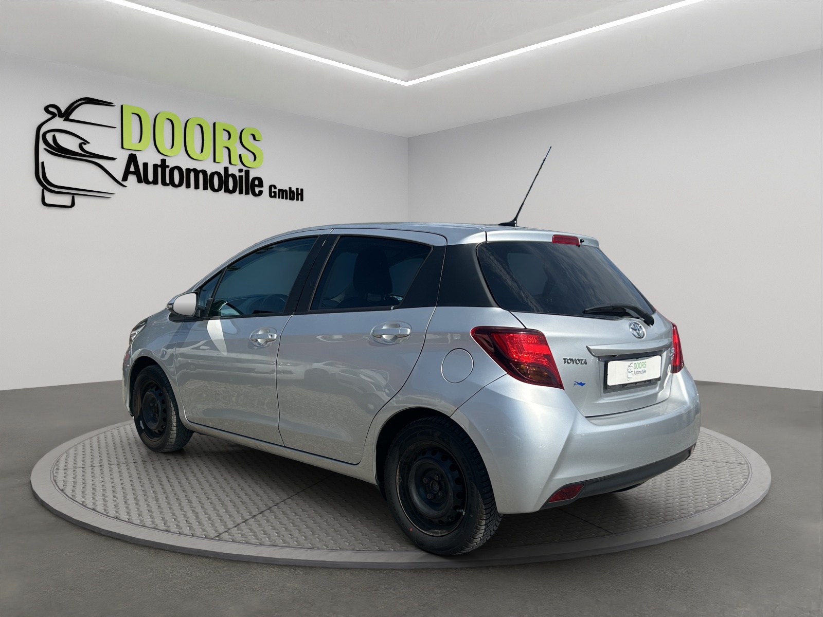 TOYOTA Yaris 1.33 Luna-image-6