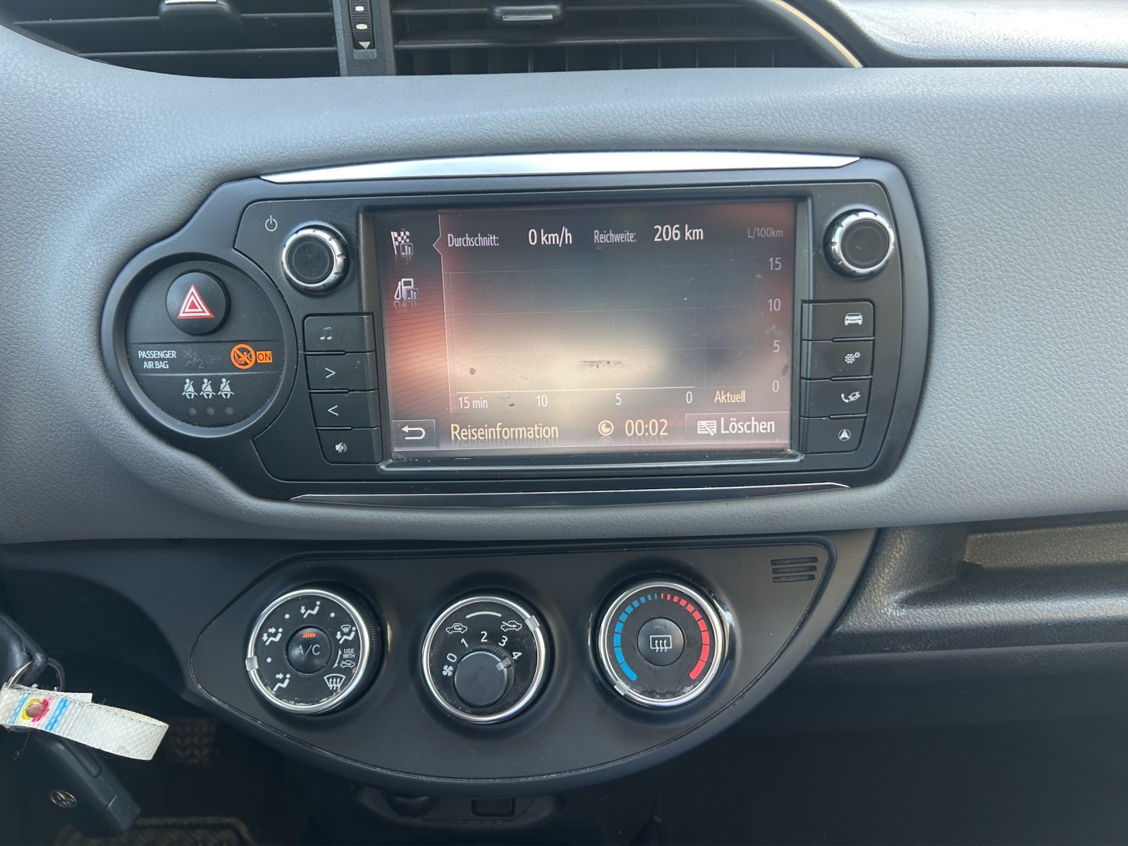 TOYOTA Yaris 1.33 Luna-image-14