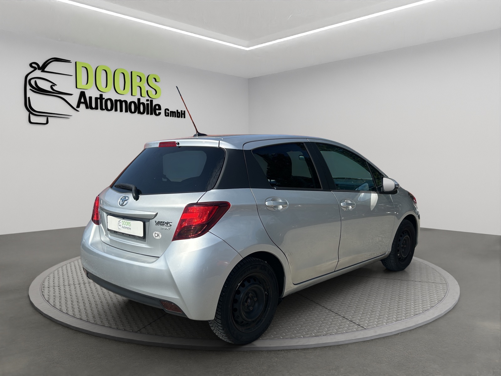 TOYOTA Yaris 1.33 Luna-image-5