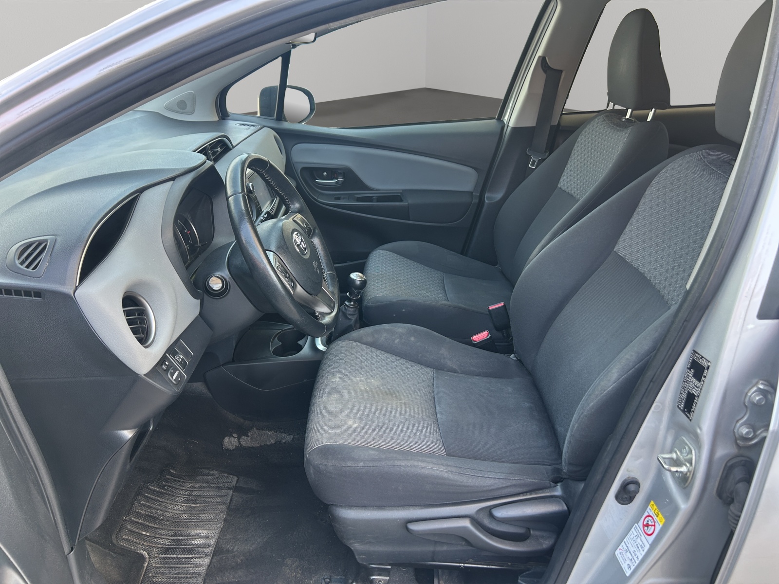 TOYOTA Yaris 1.33 Luna-image-16