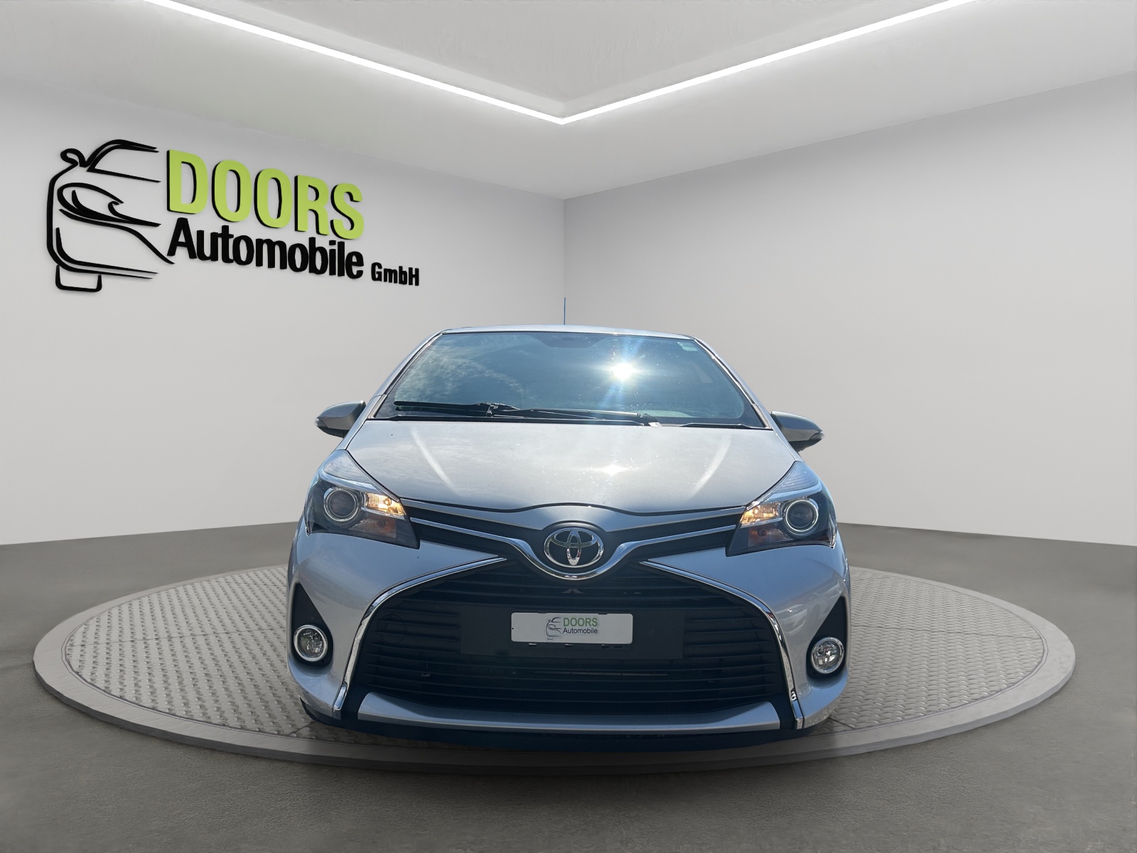 TOYOTA Yaris 1.33 Luna-image-1