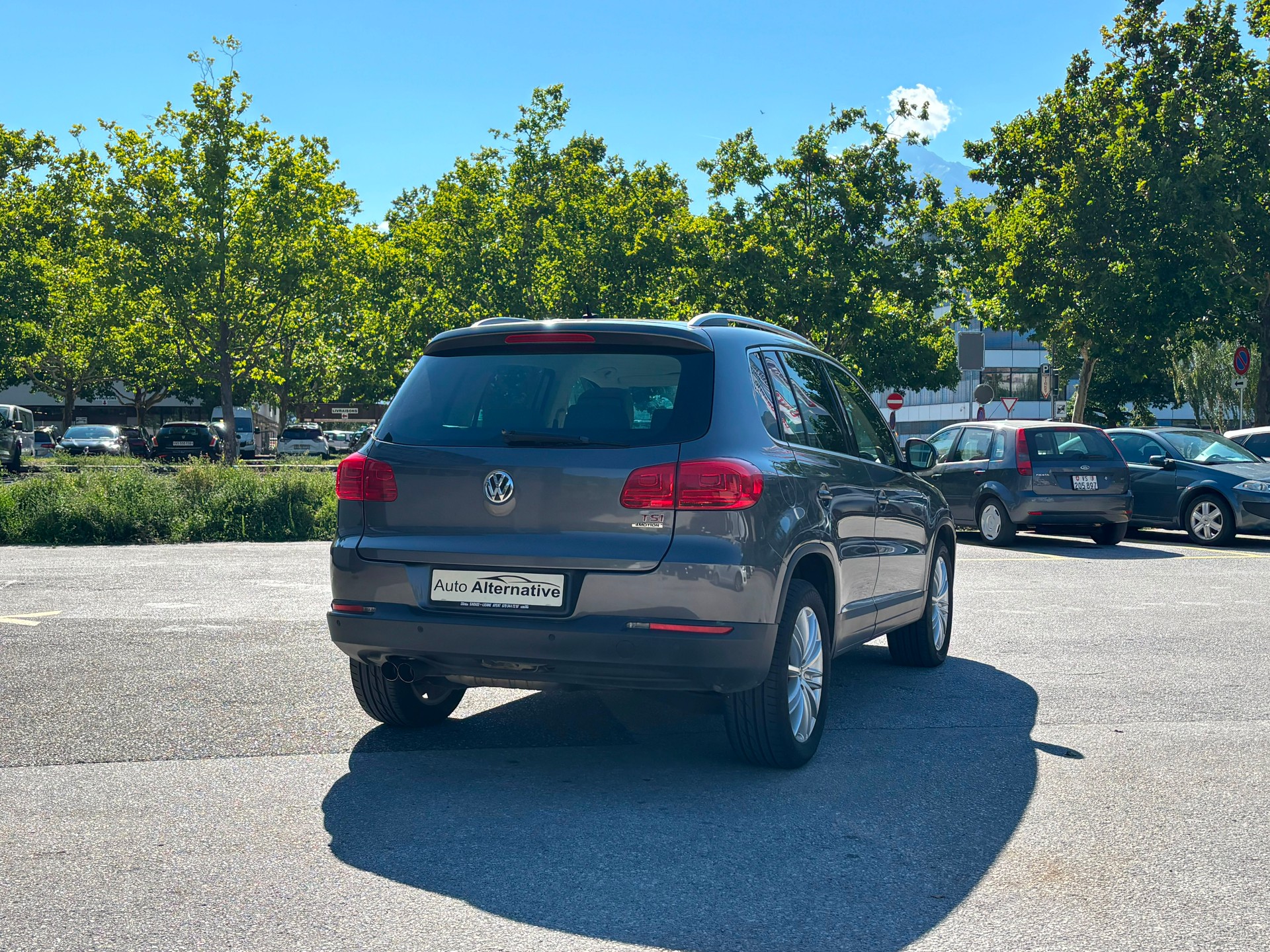 VW Tiguan 1.4 TSI Sport&Style 4Motion-image-2