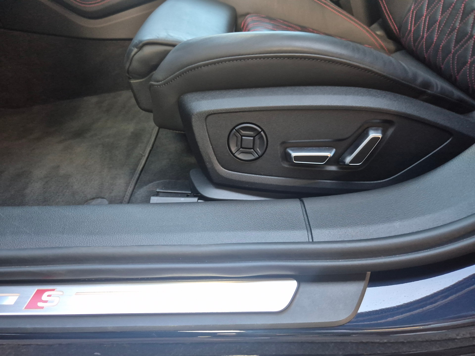 AUDI S6 Avant 3.0 TDI quattro tiptronic-image-12
