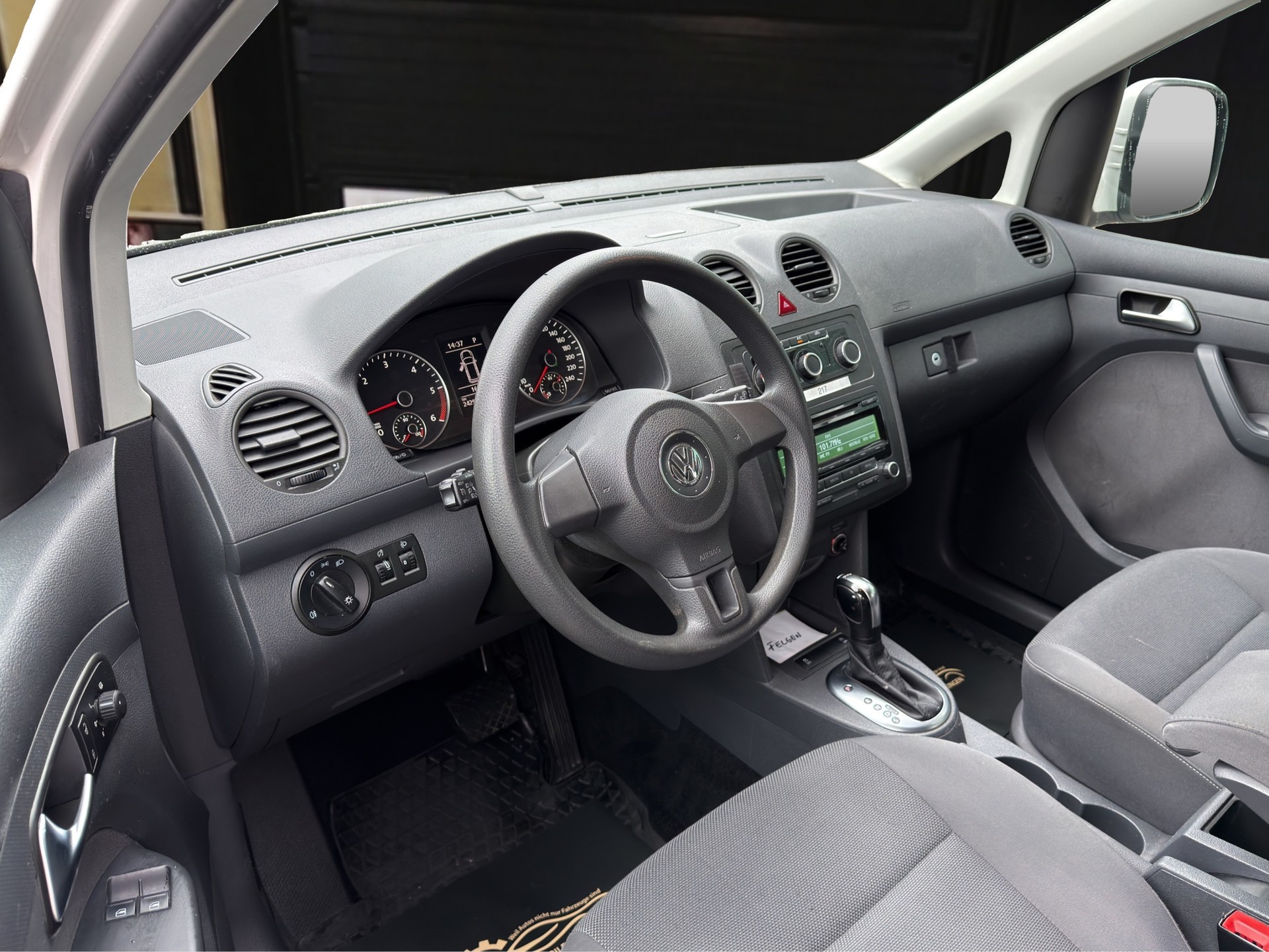 VW Caddy 1.6 TDI Blue Motion Technology Trendline DSG-image-8